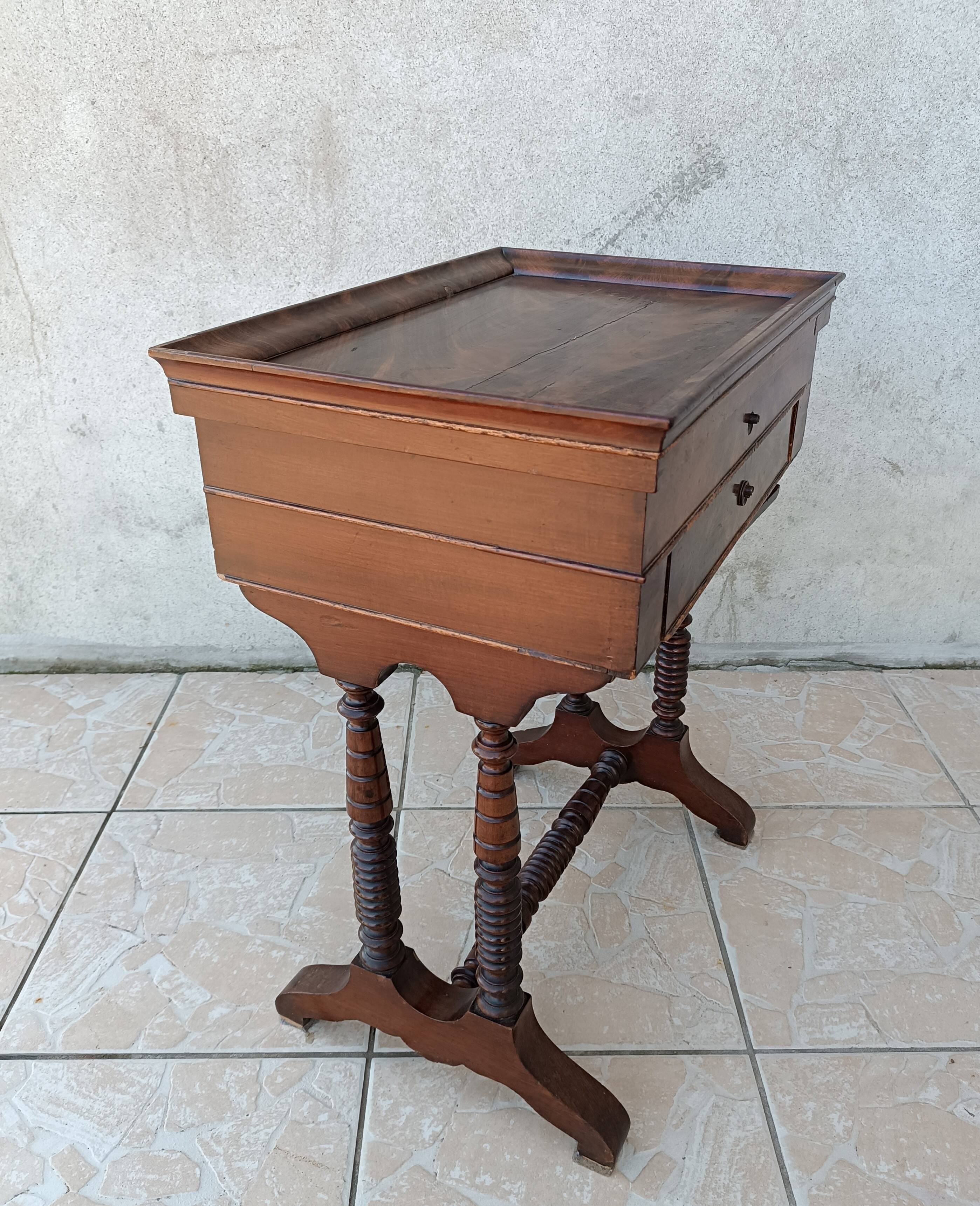 Travailleuse Louis Philippe en acajou