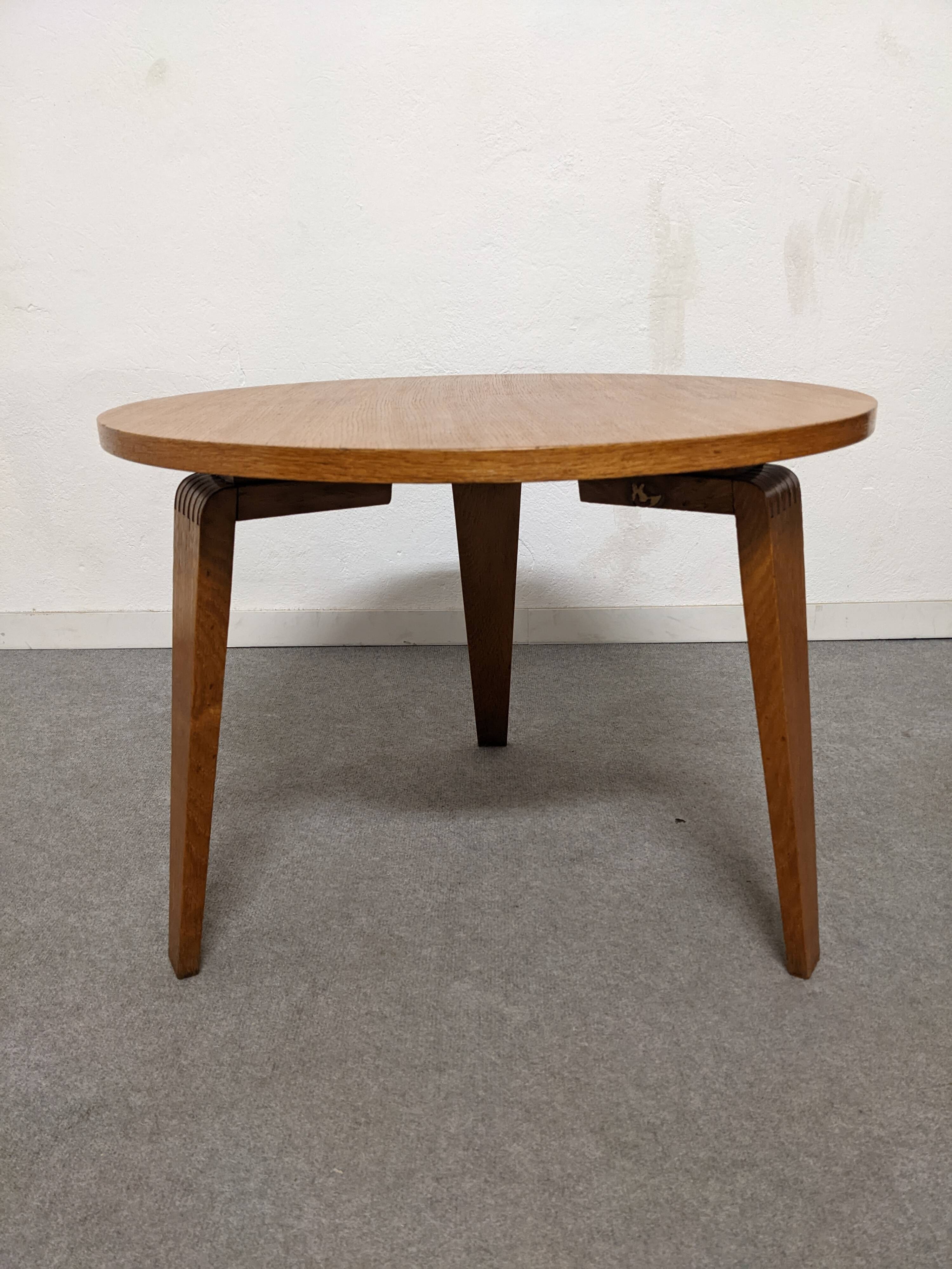 Round pedestal table tripod Art Deco circa 1930