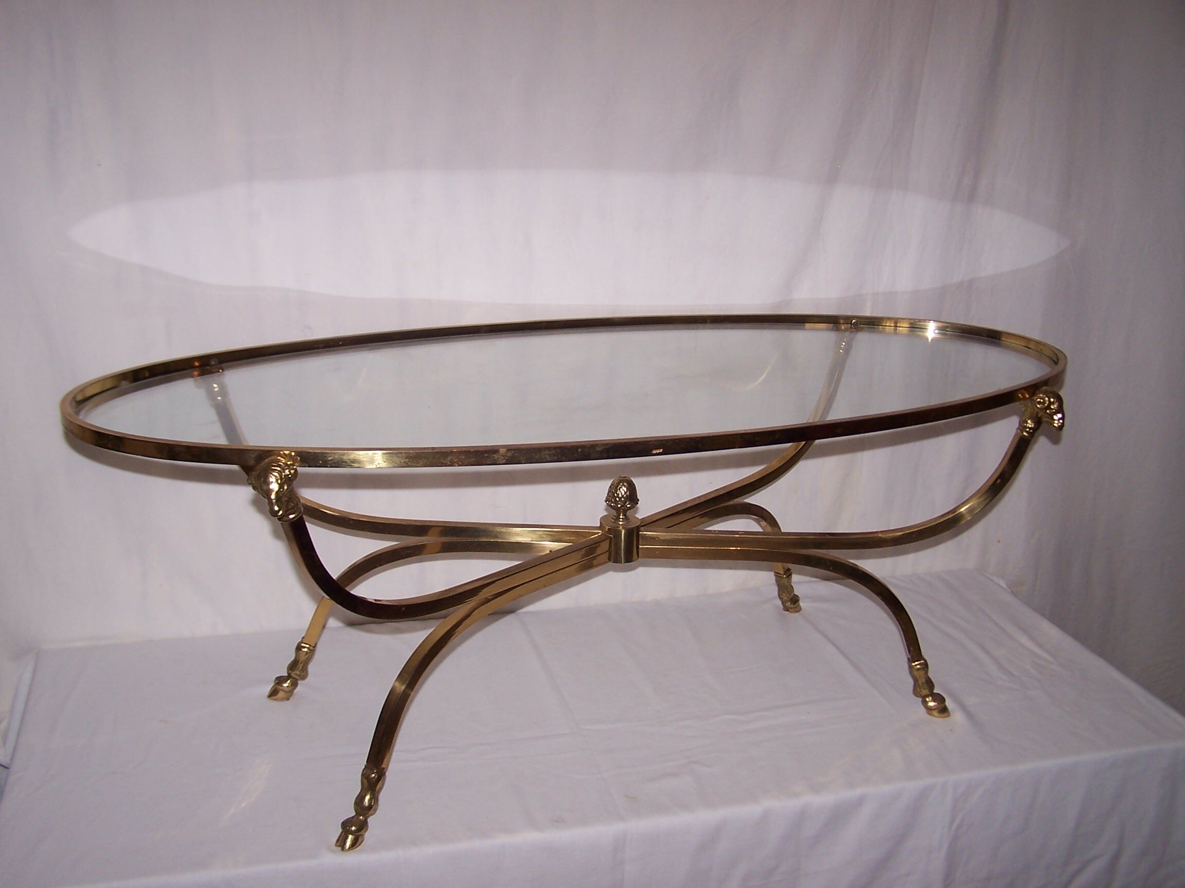Italian coffee table oval ram feet - 60s