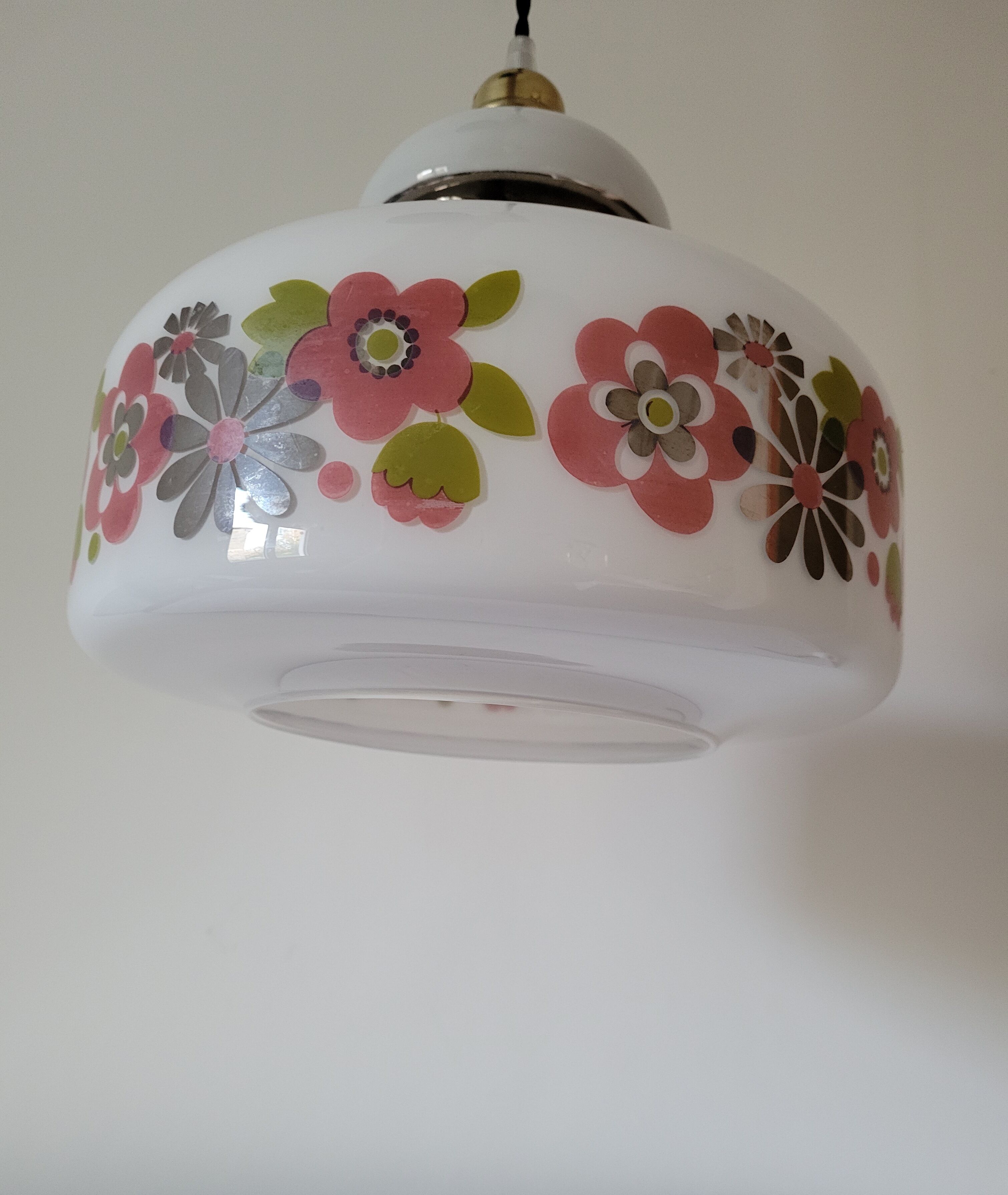 Flowered opaline suspension