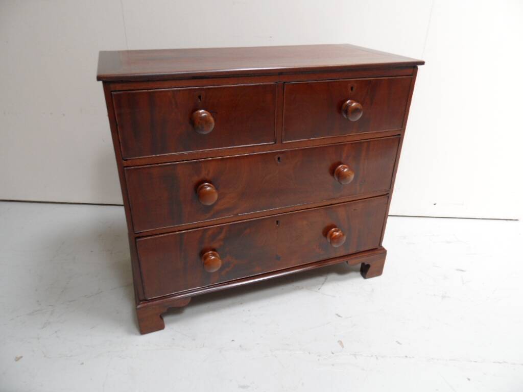Commode en acajou antique