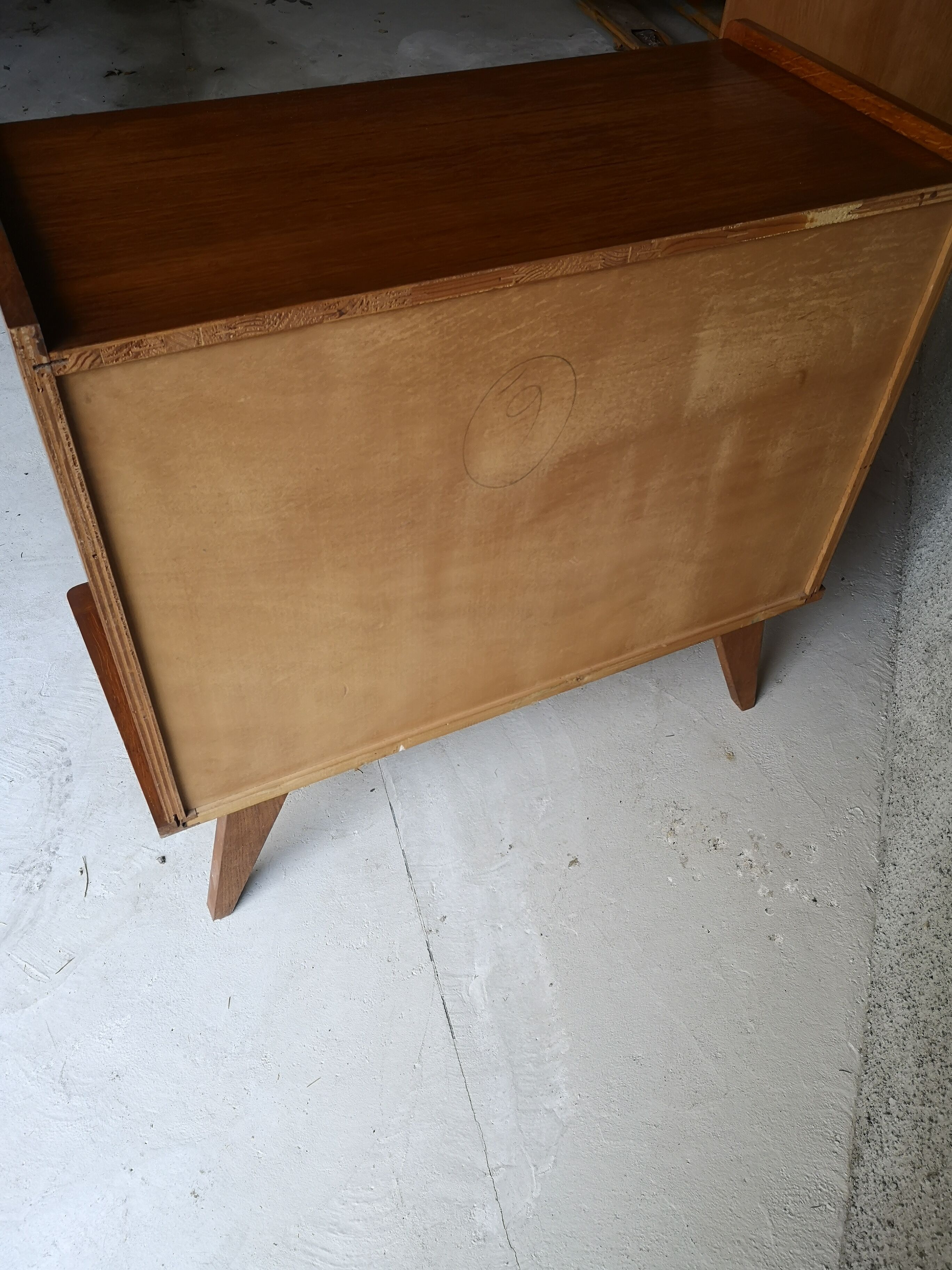 Commode scandinave