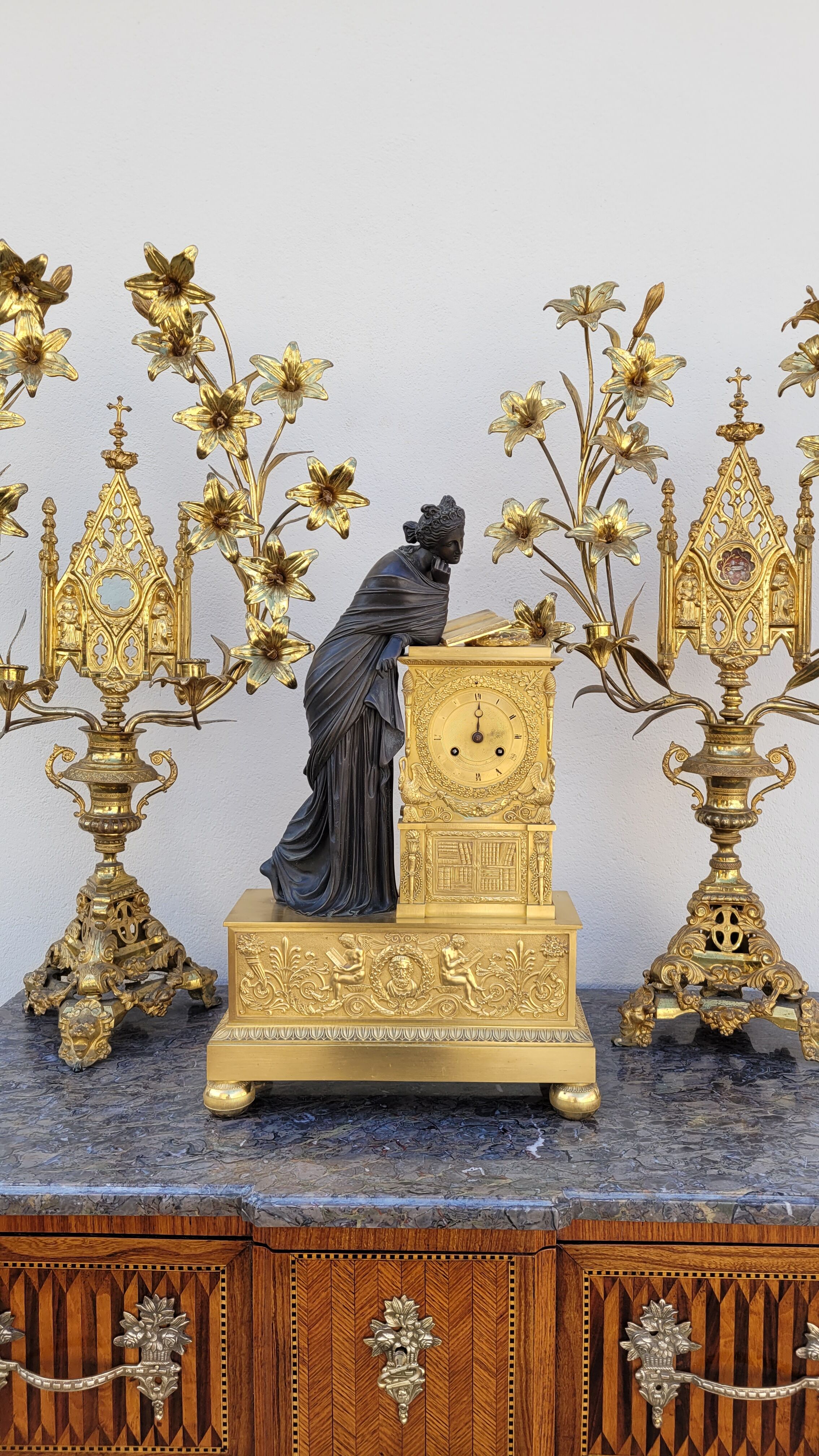 Louis XVI jumping chest of drawers in marquetry 19th