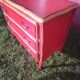 Commode patiné or mat et rouge