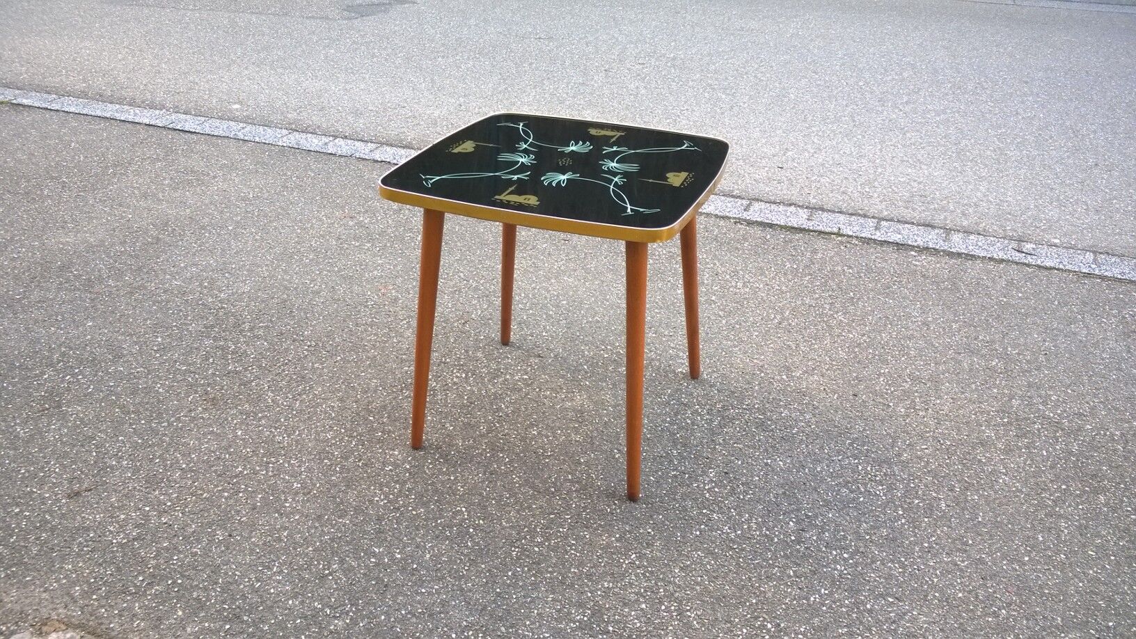 Vintage coffee table stylized oriental décor 1960