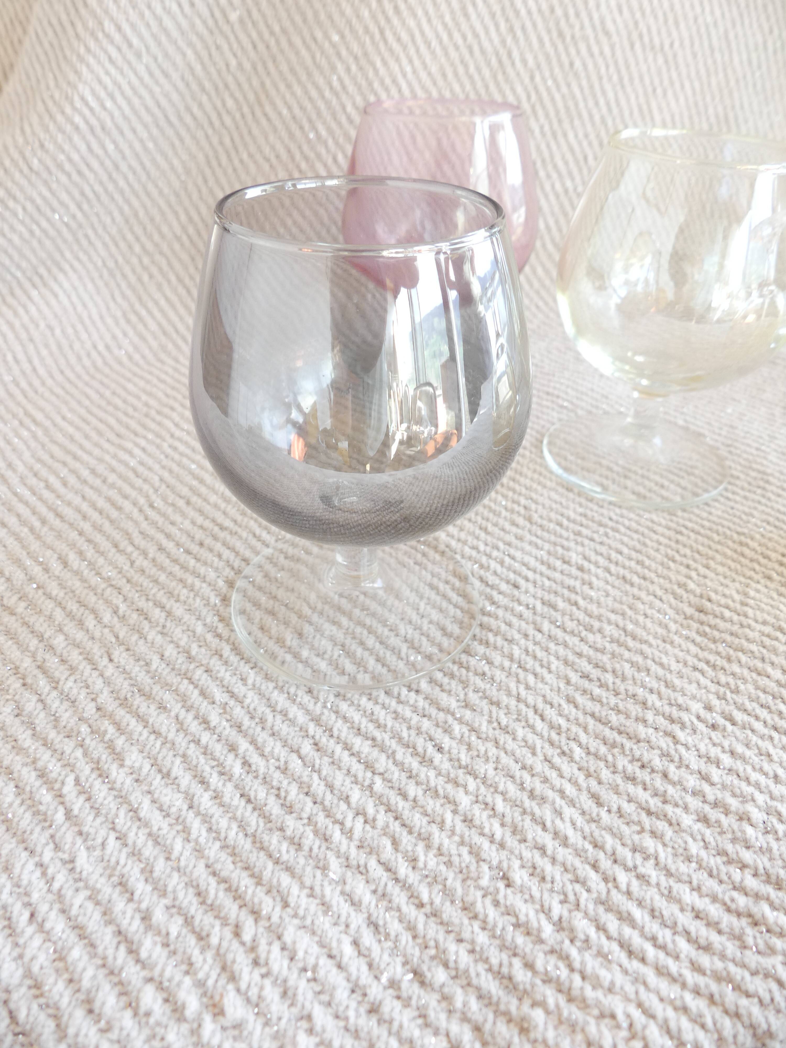 Verres à pieds multicolores