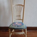 Nursing chair with iris pattern seat