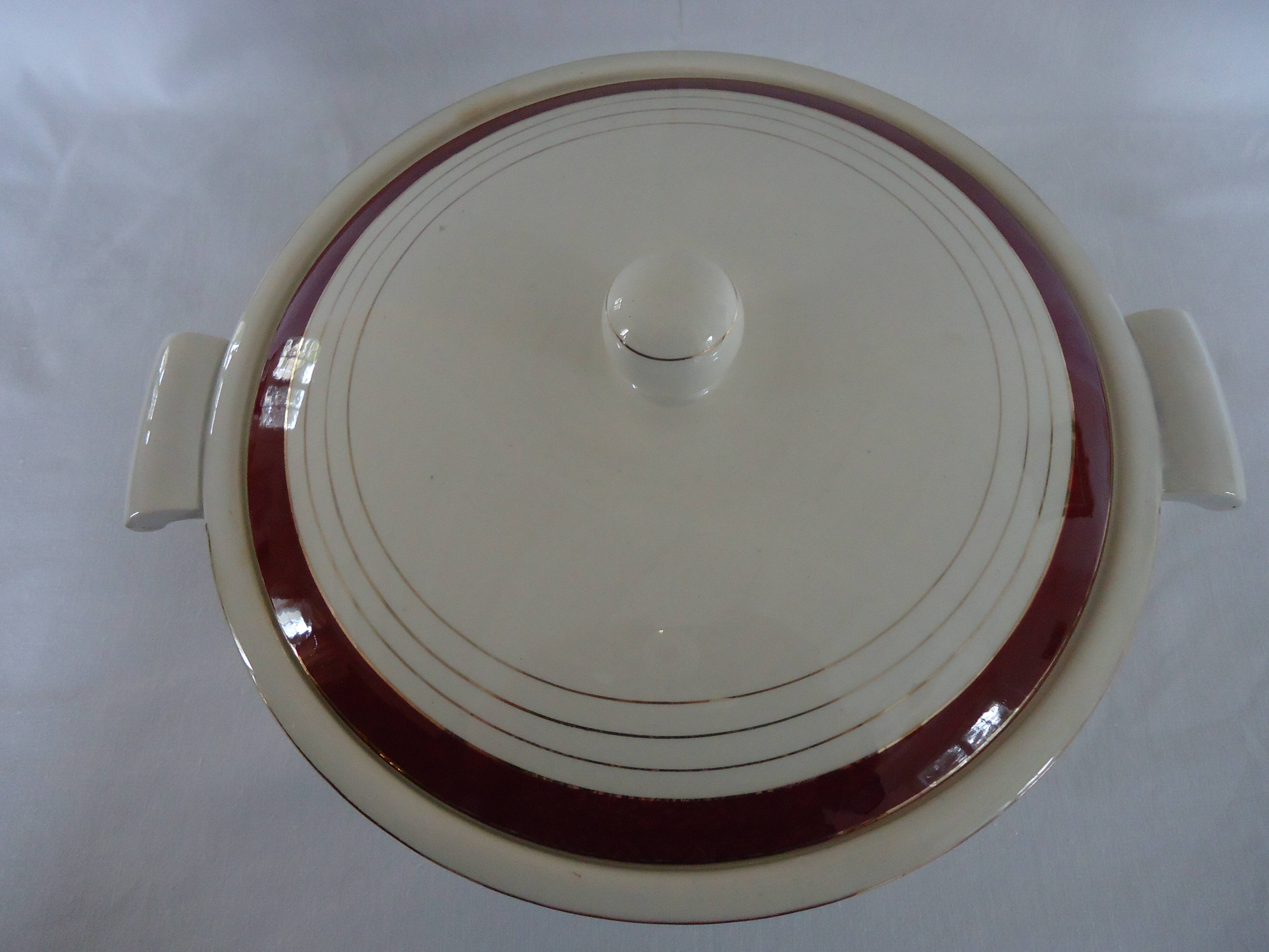 Opaque porcelain vegetable tureen/tureen from digoin sarreguemines, pasteur model