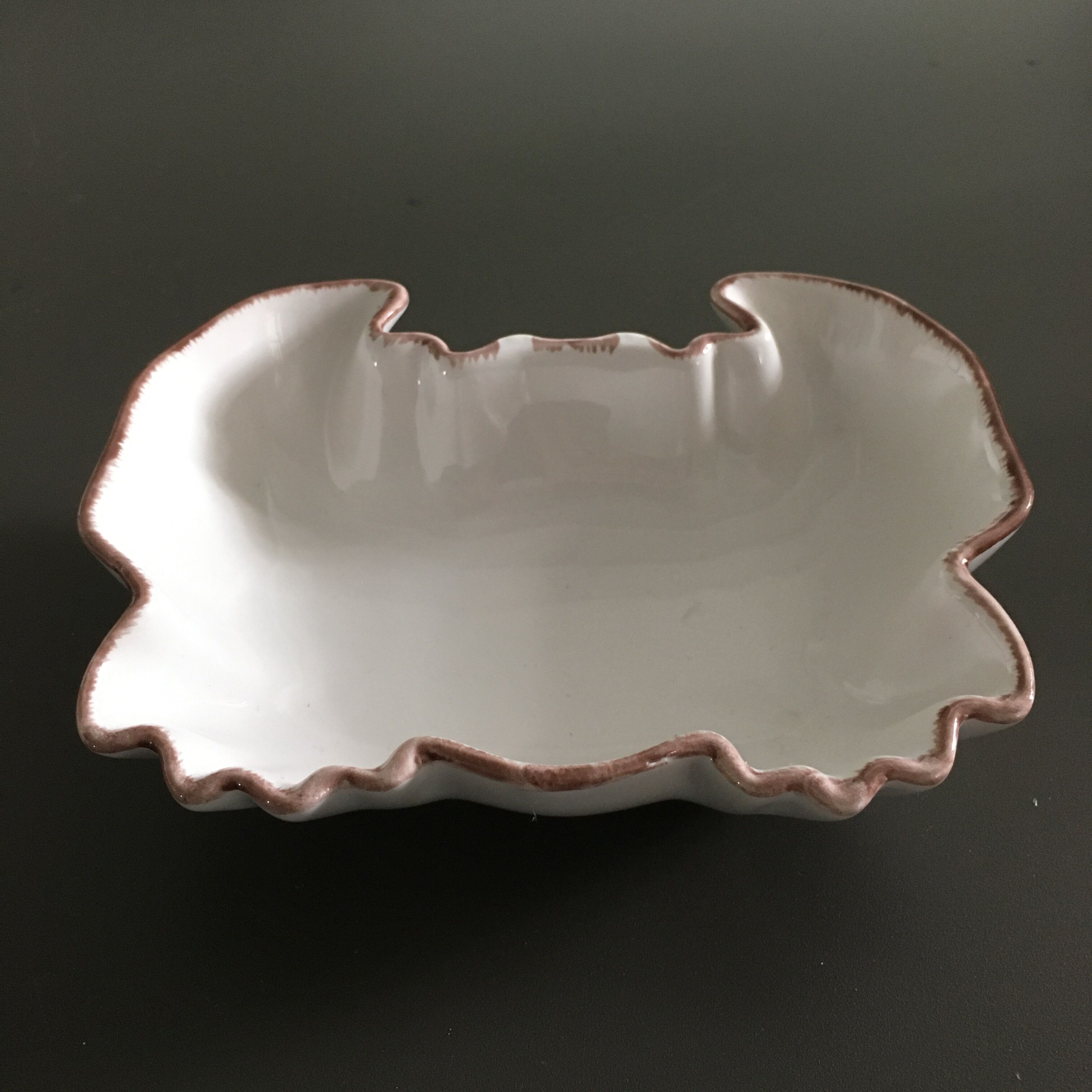 Stylized crab pocket emptier