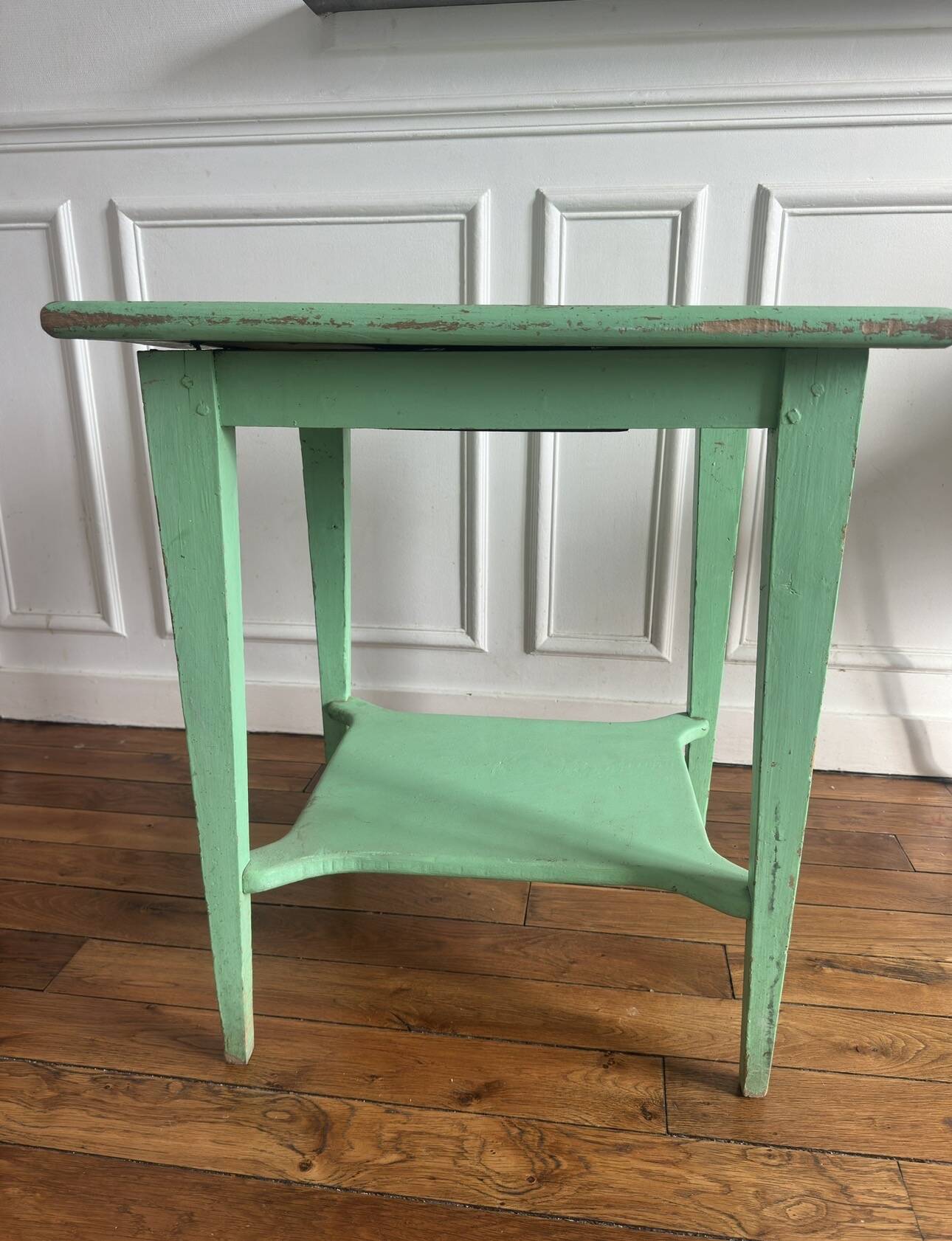 Vintage farmhouse table in solid wood with beautiful antique patina.