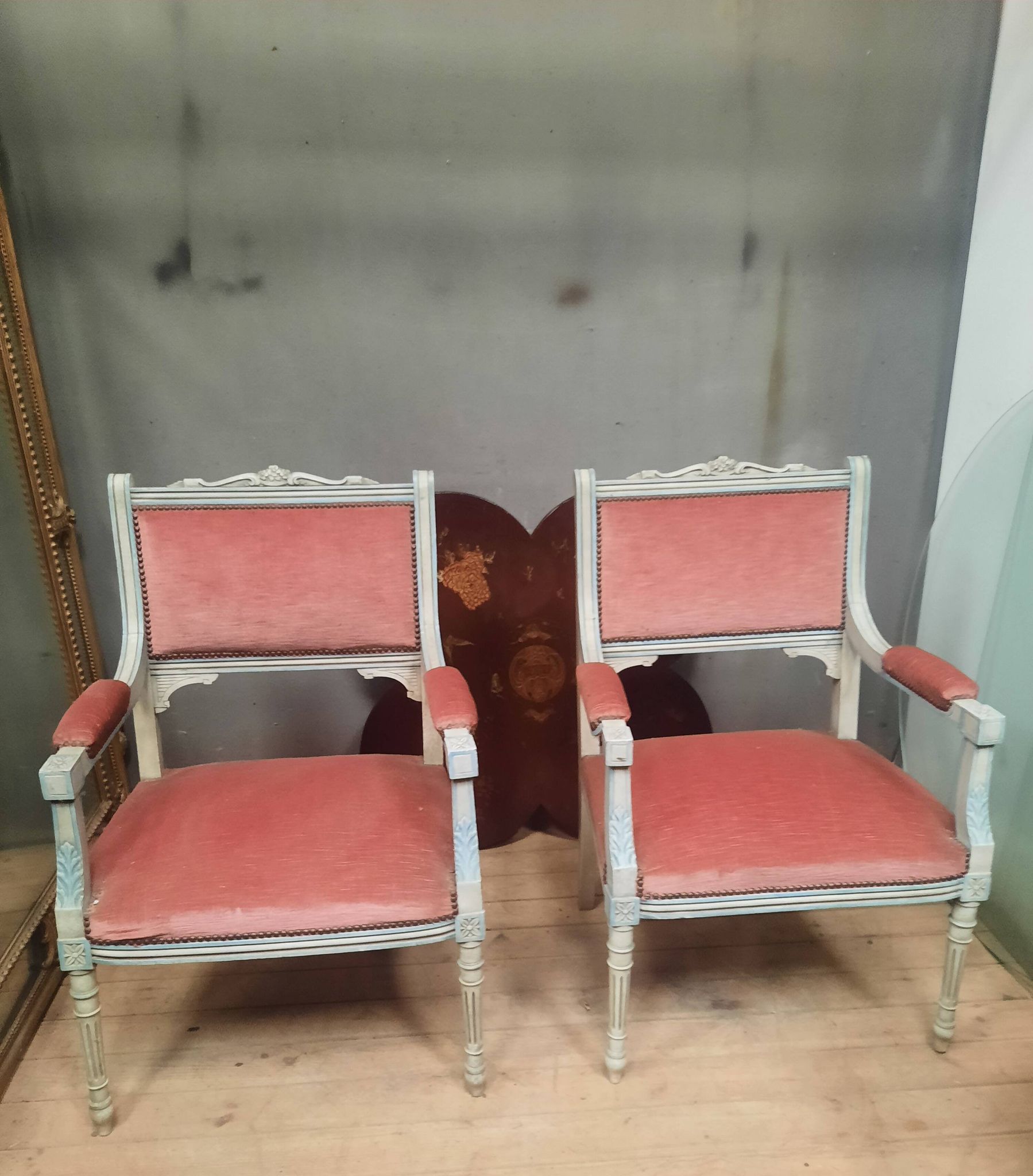 Paire de fauteuil de style Louis XVI