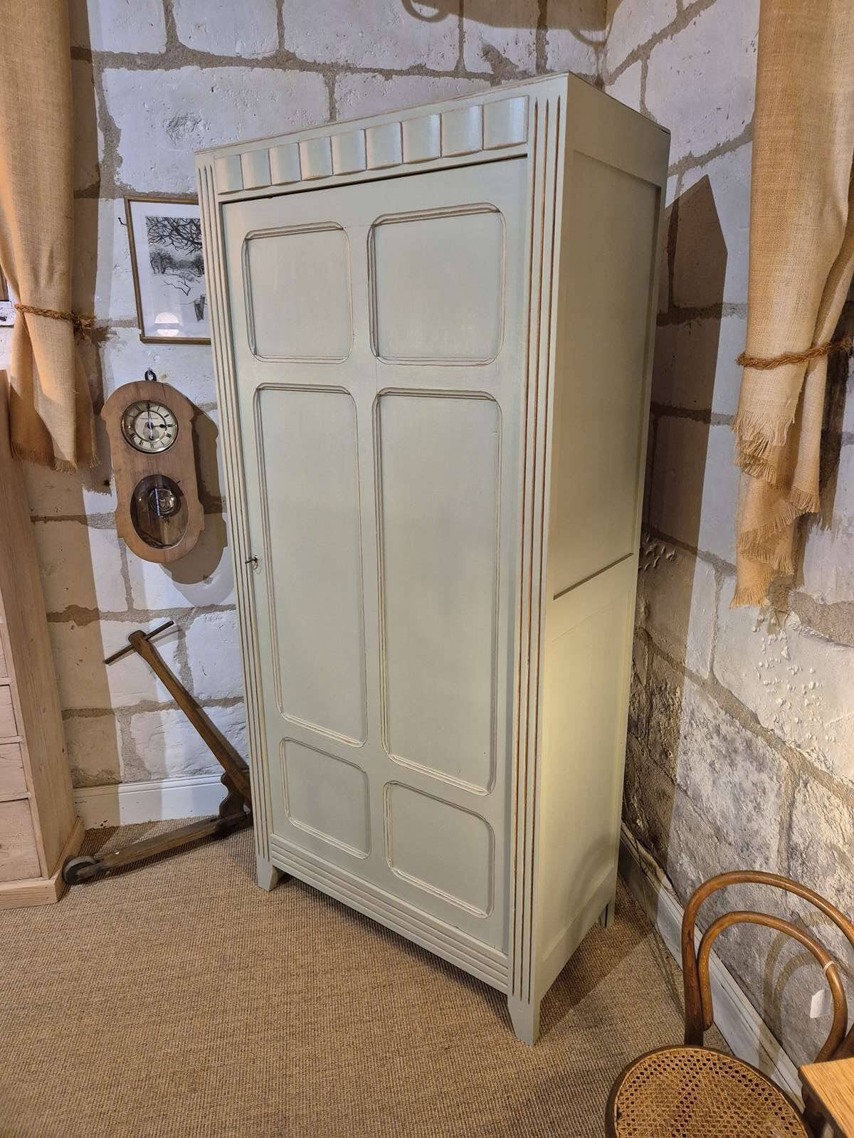 Vintage Parisian bonnetière