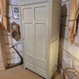 Vintage Parisian bonnetière