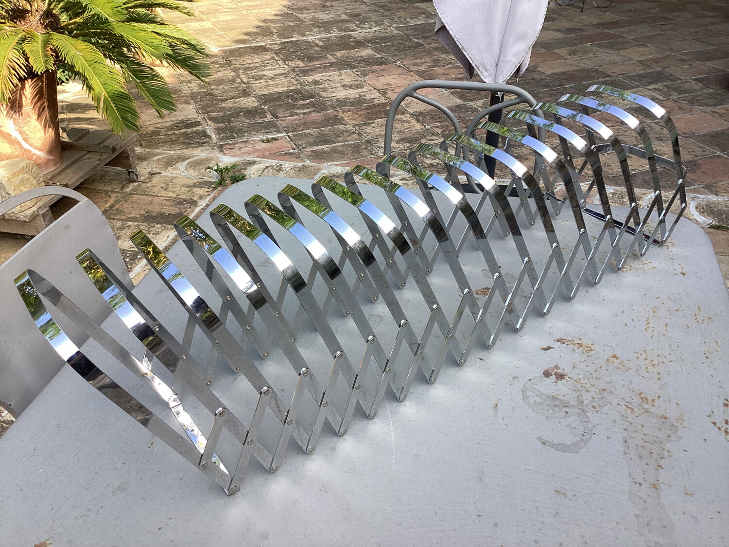 Vintage Luther Evans magazine rack
