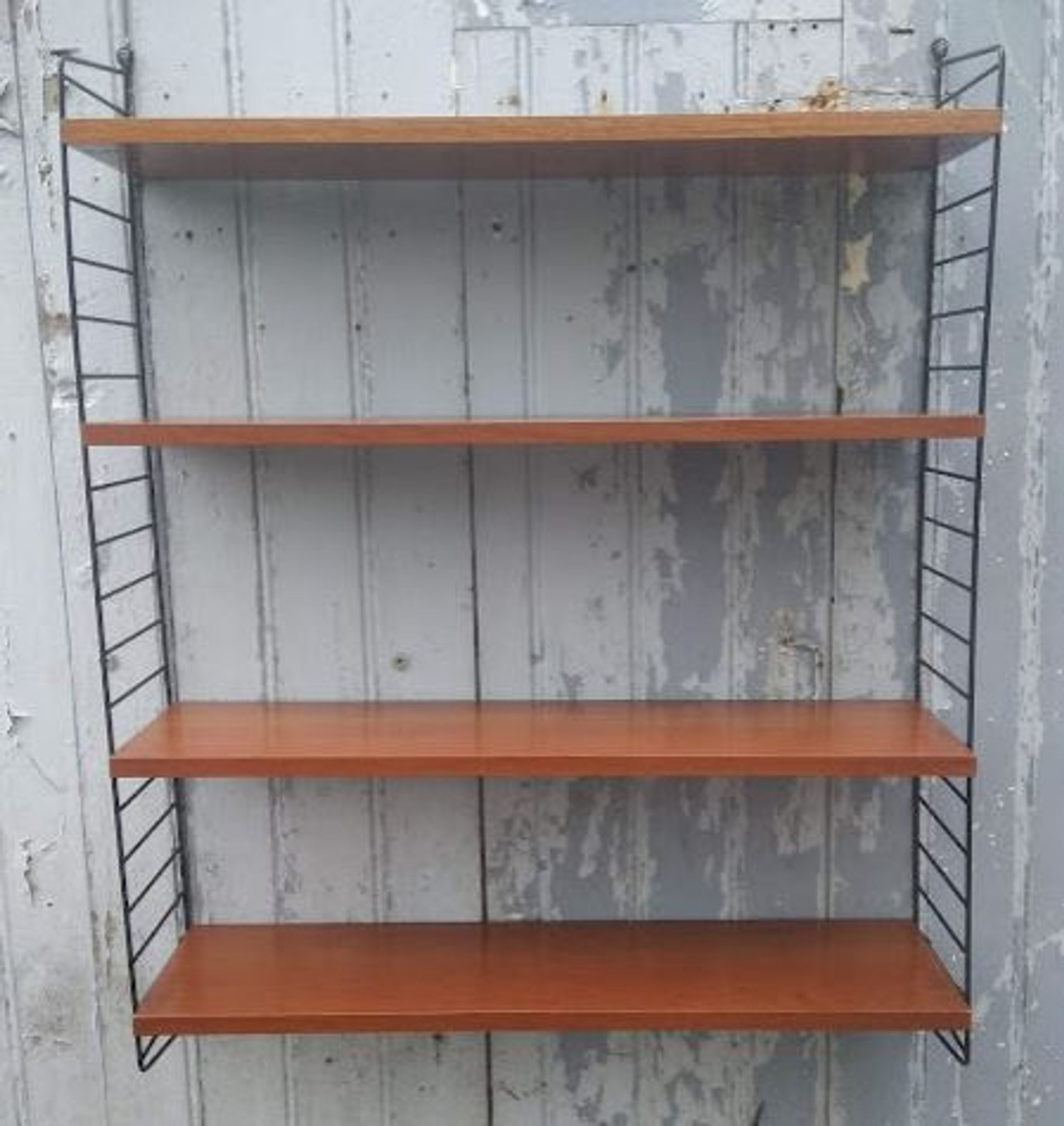 Vintage wall shelf in Teak veneer and black metal, Nisse Strinning, 60s