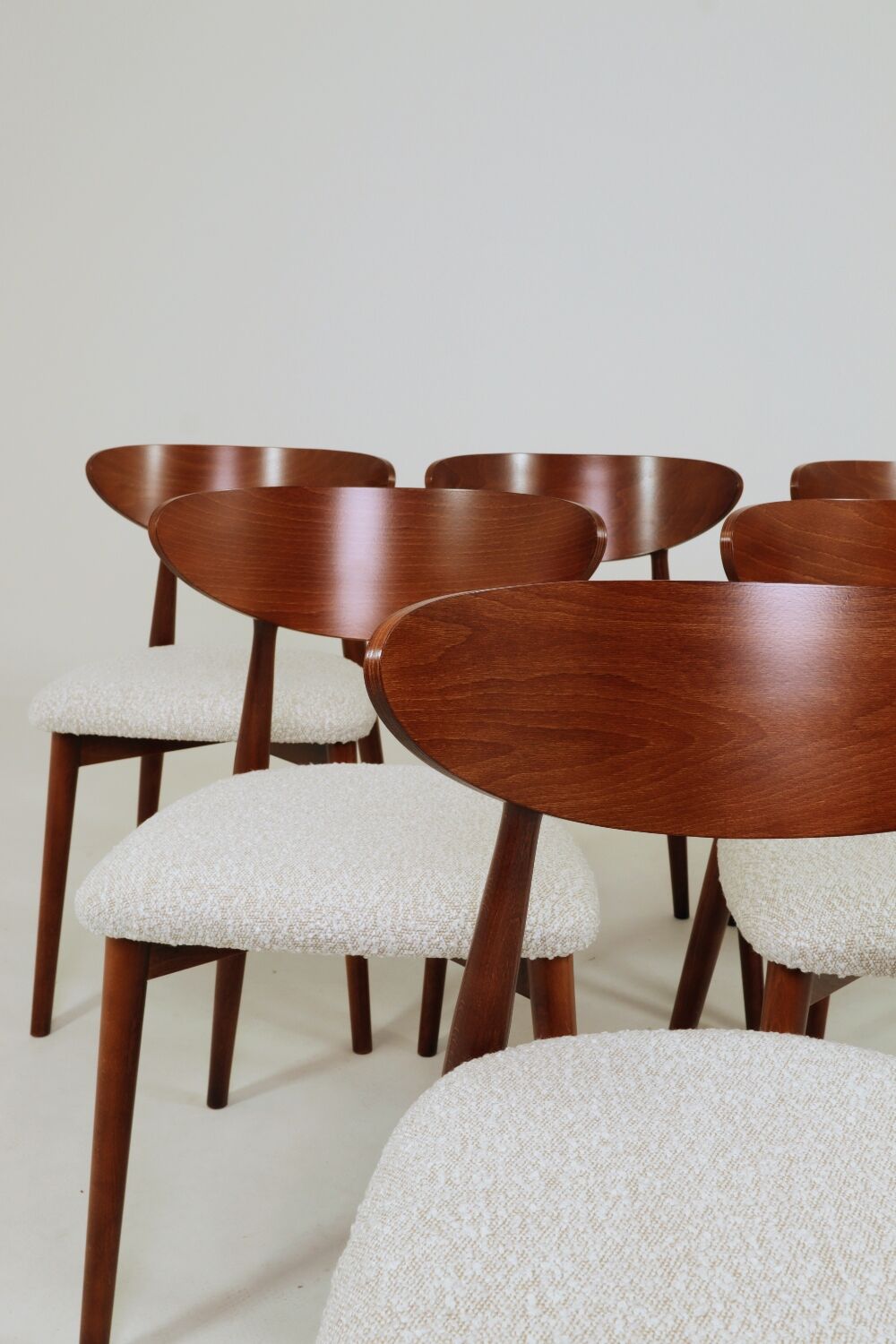 Set of 6 dining chairs, teak color wood, bouclè upholstery