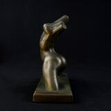 Modern sculpture of a nude woman in green ceramic, signed Carlos Nazareth