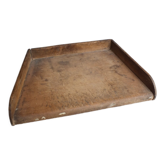 Old wooden cutting board with edges