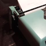 Machine à écrire Olympia Standard bleue pastel vintage