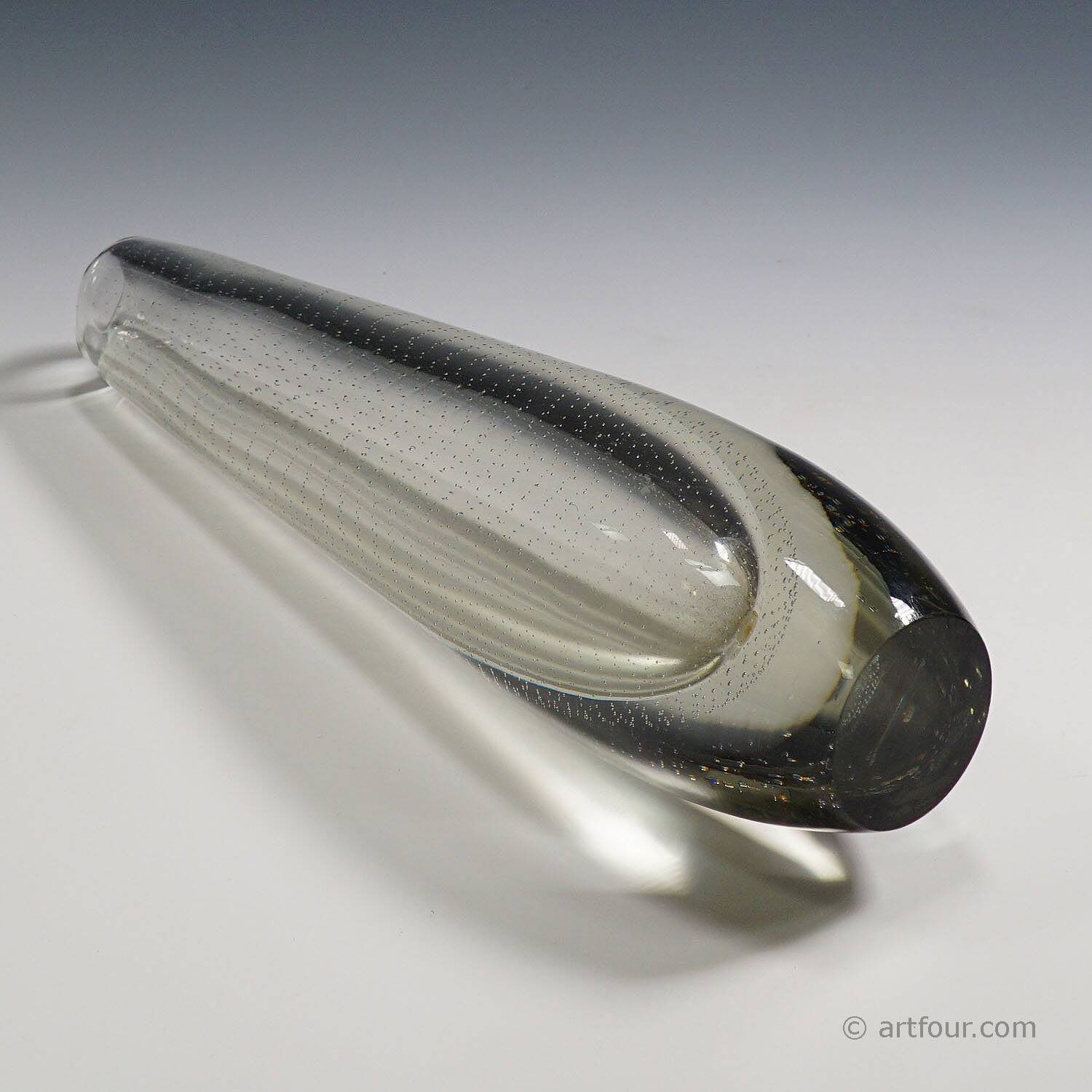 Vintage art glass vase by Gunnel Nyman for Nuutajarvi Notsio, 1940s.