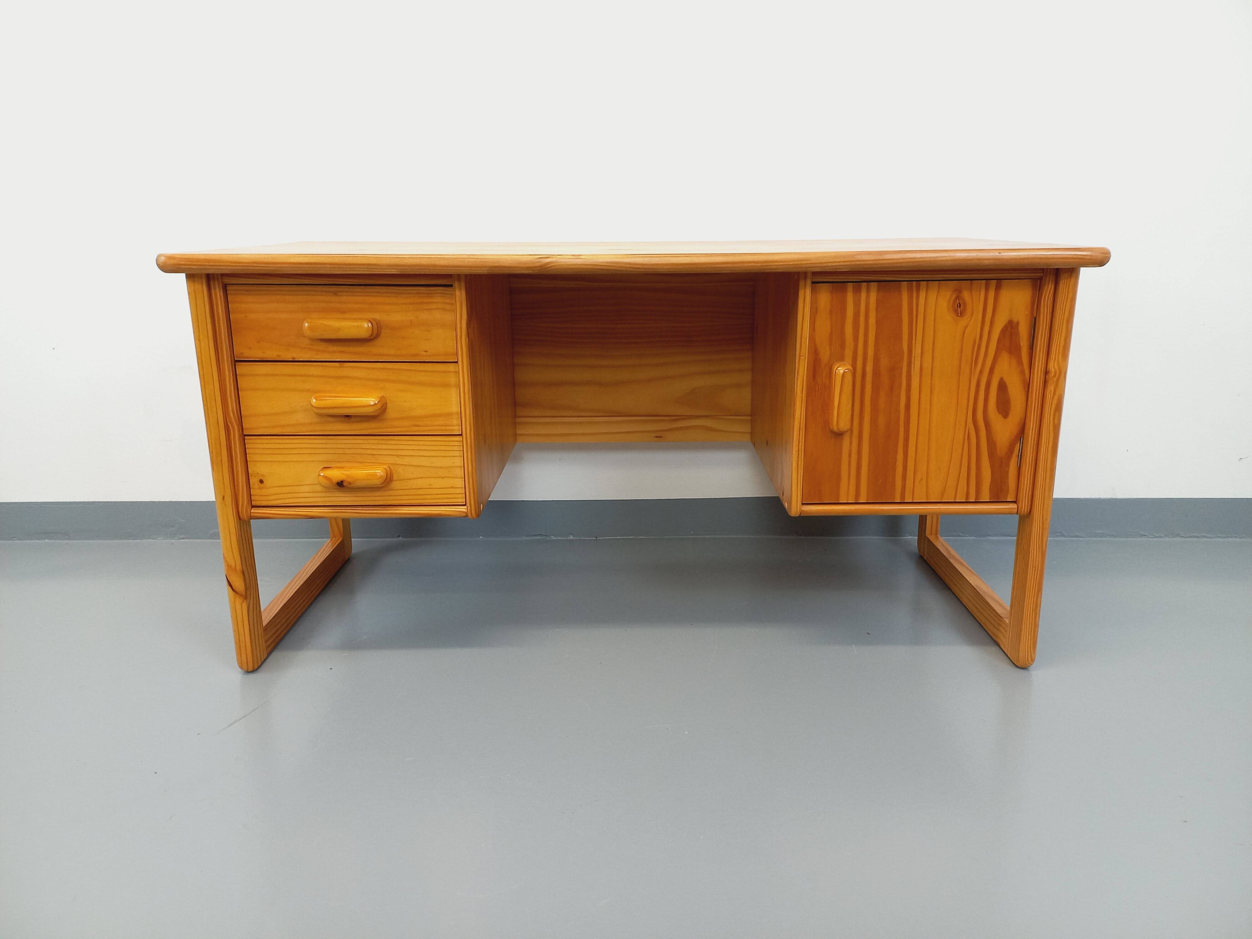 Vintage sled leg pine executive desk from the 60s-70s