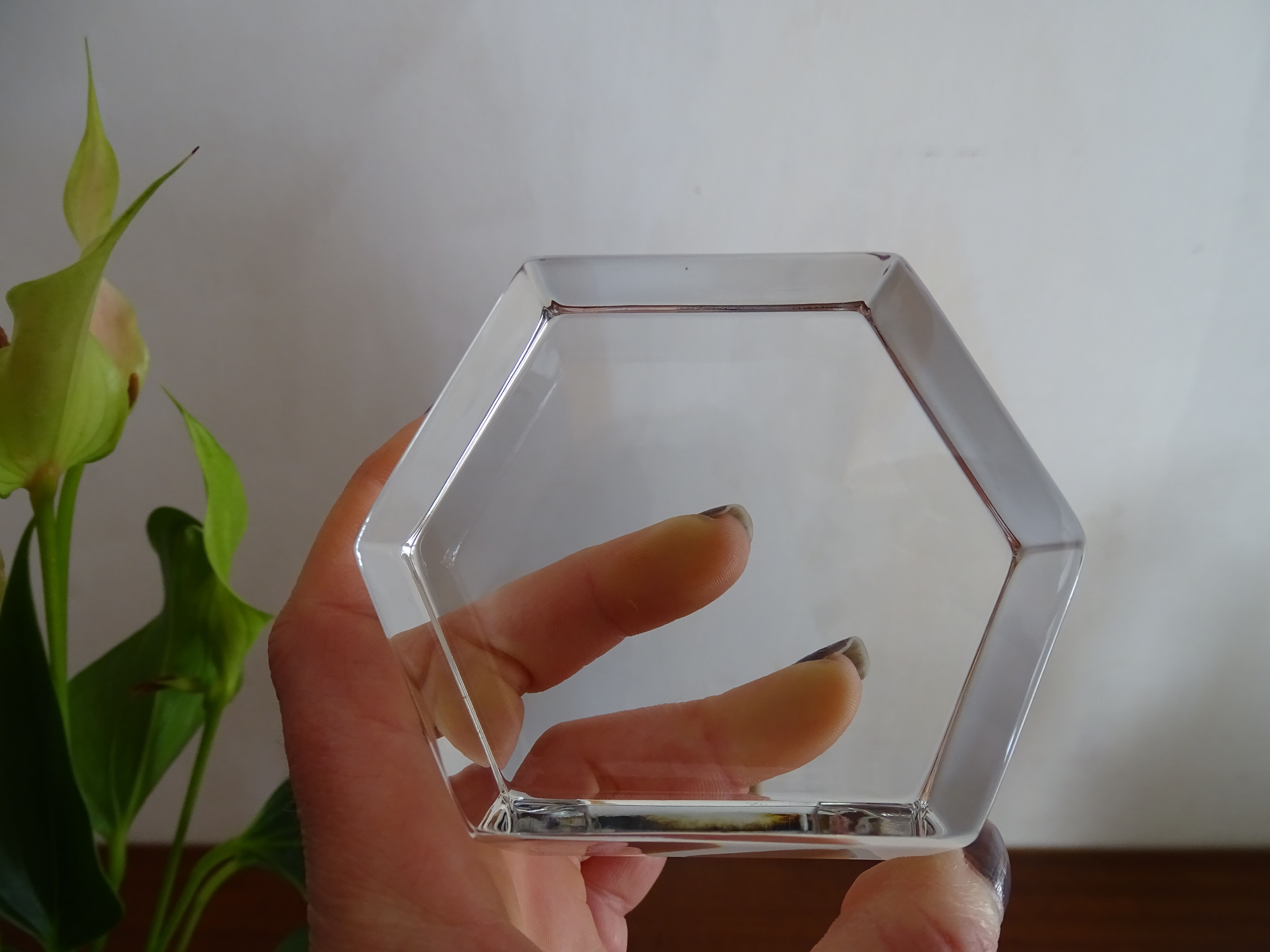 Baccarat crystal paper press - Signed hexagonal block