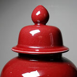 Covered vase, Chinese ginger jar in oxblood and celadon ceramic.