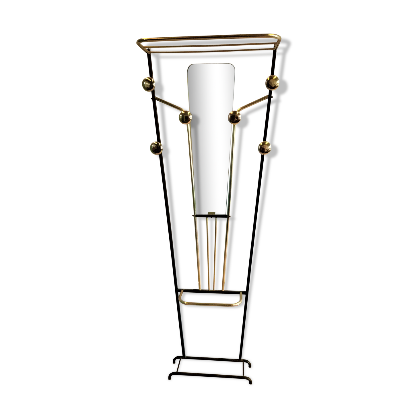 wardrobe wears coat/hat/vintage umbrella