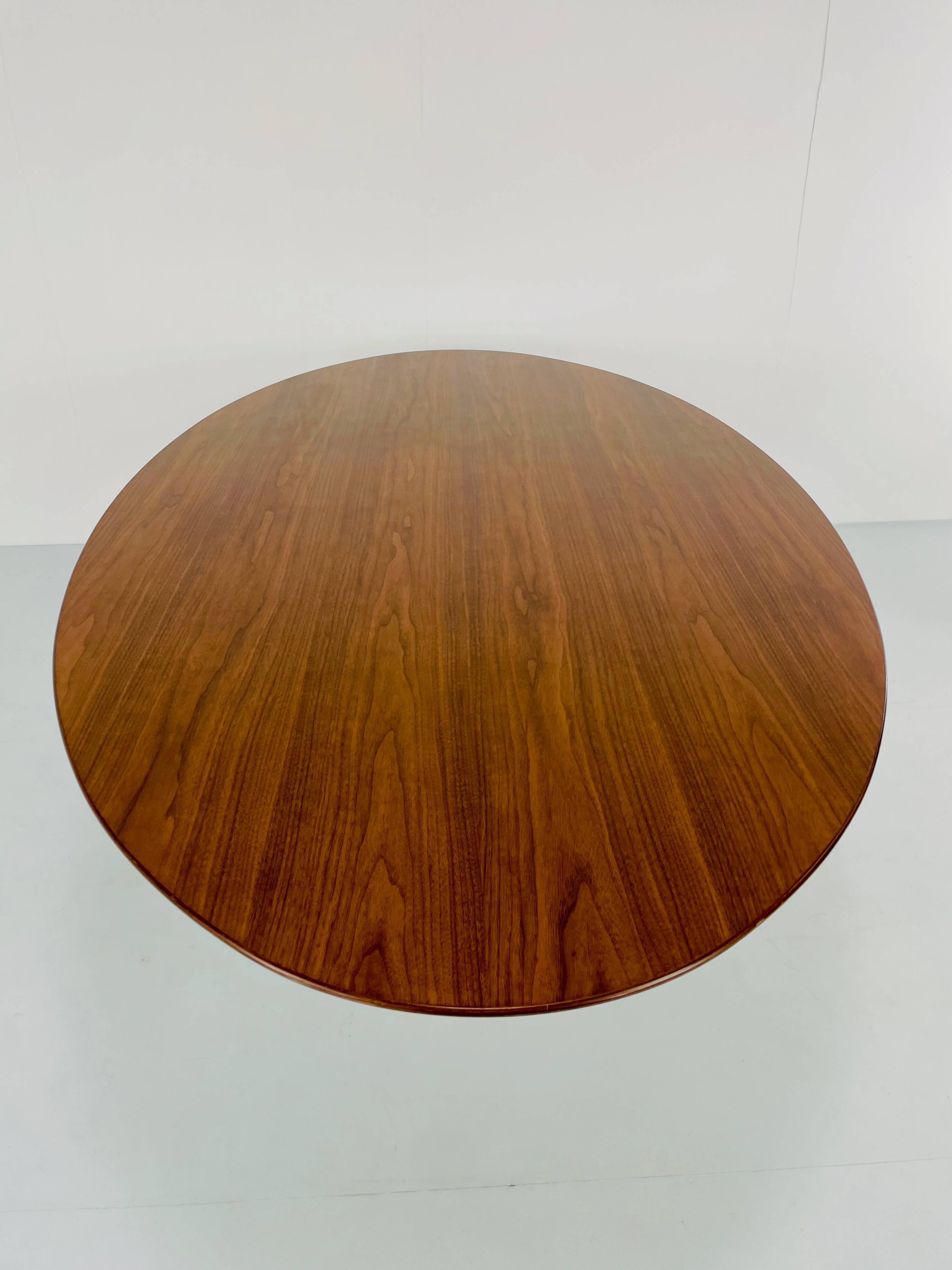 Saarinen dining table "Tulip" by Eero Saarinen for Knoll Studio, USA 1957
