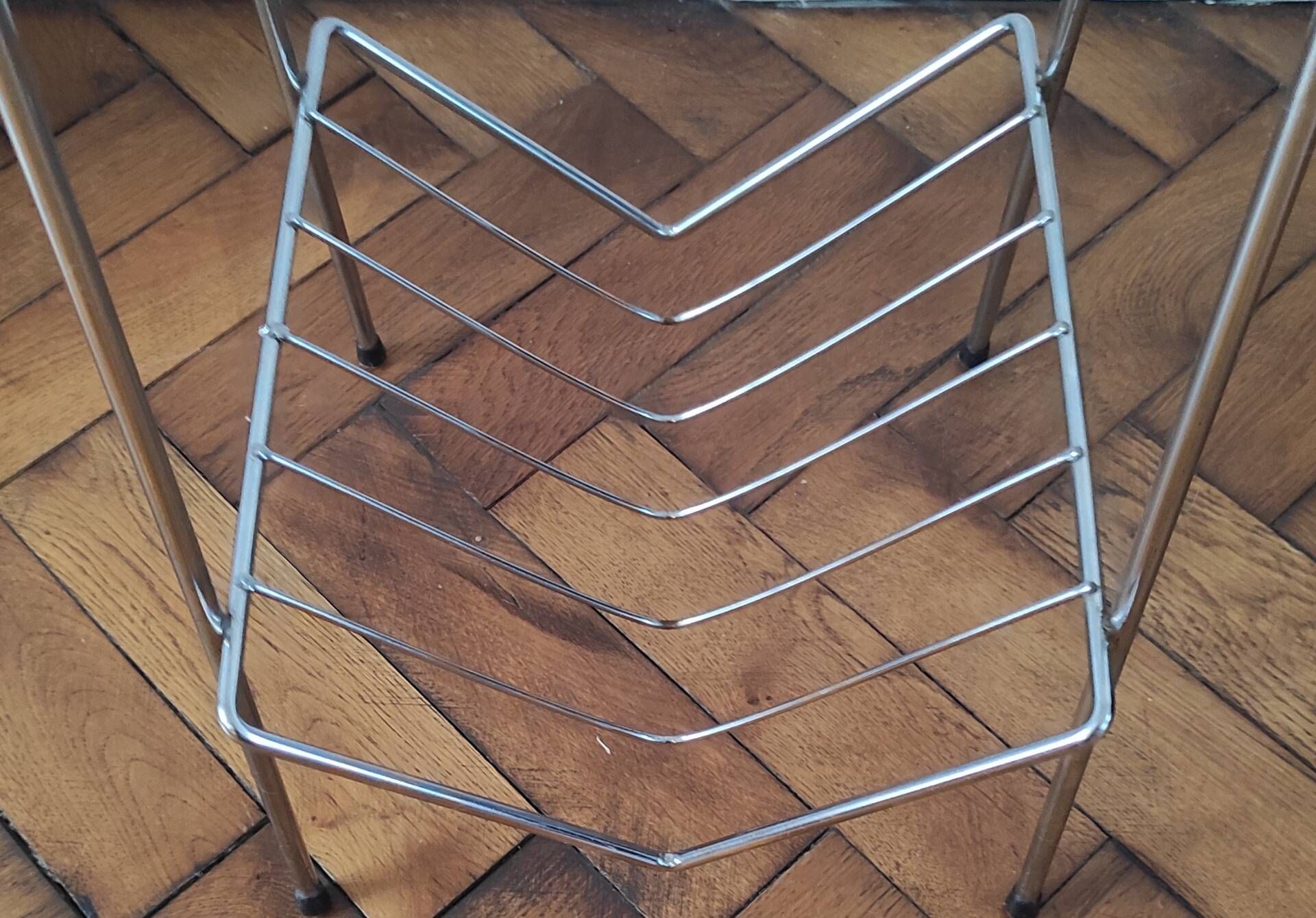 Table d'appoint vintage en métal chromé