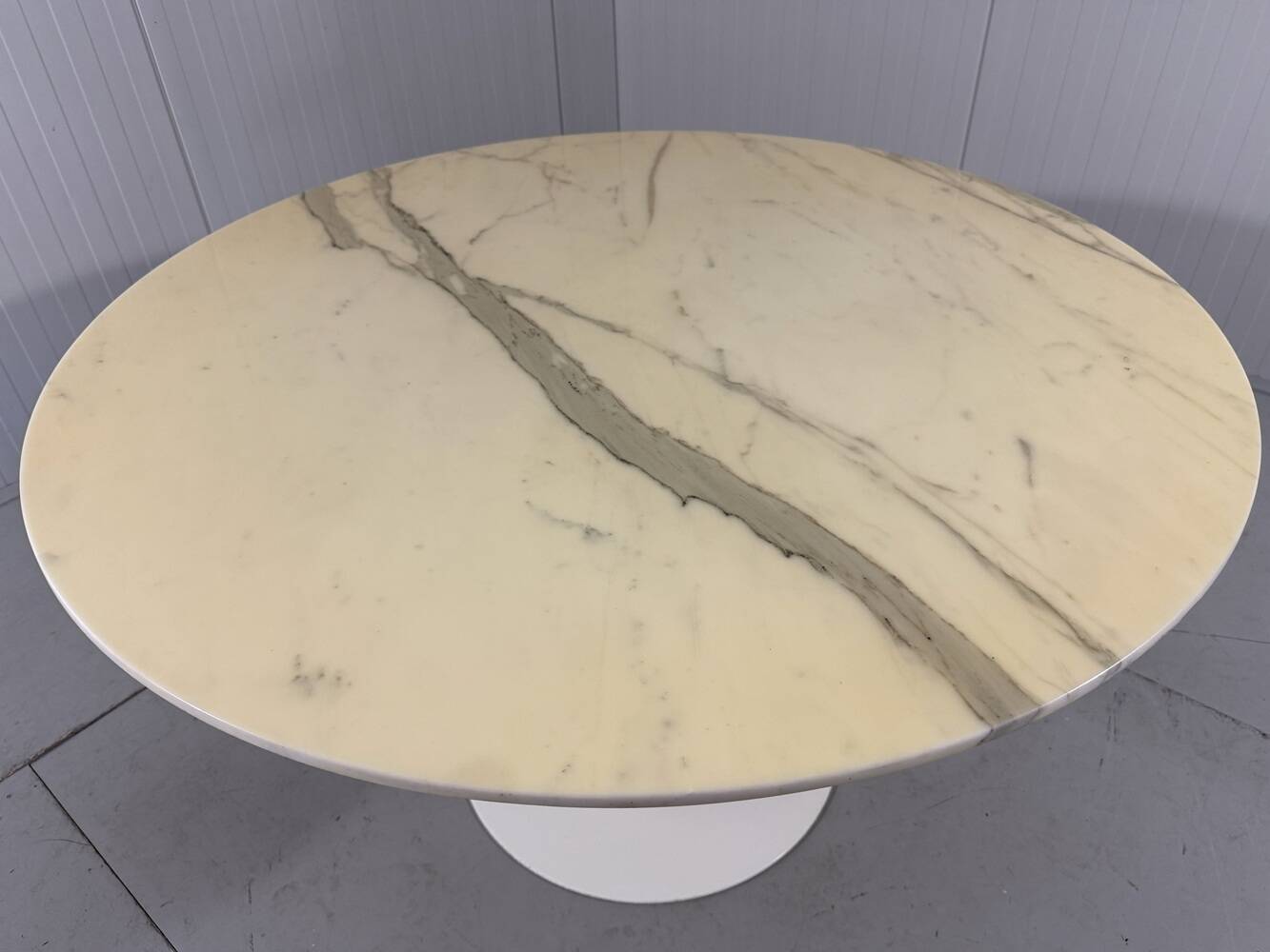 Round marble dining table with tulip foot 1960’s