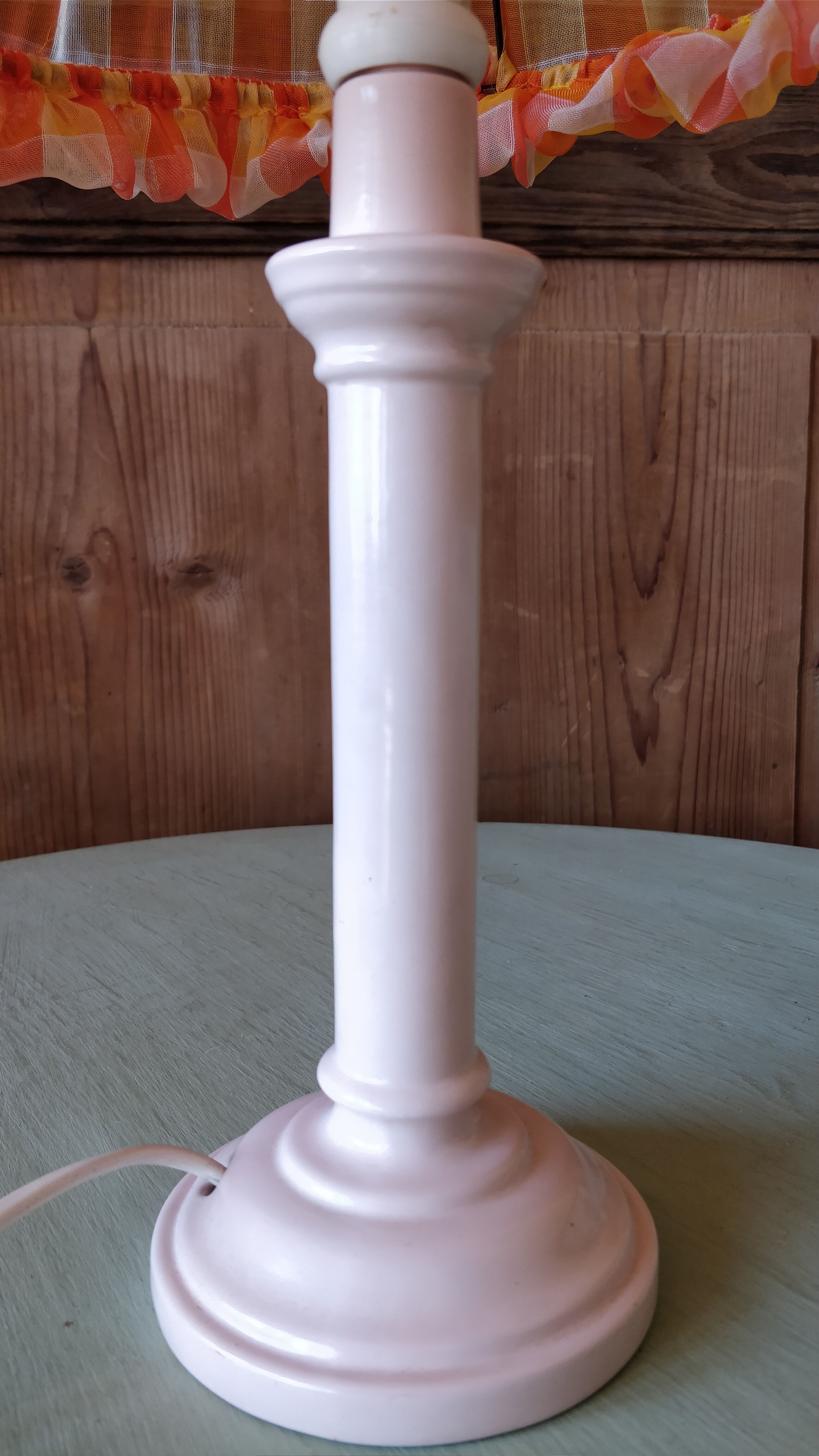 Enamelled iron-laying lamp