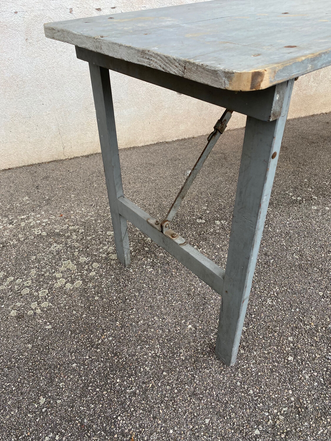 All-wood brasserie table