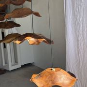 Moyenne suspension feuille plate ondulée en teck fleur lisse D:40