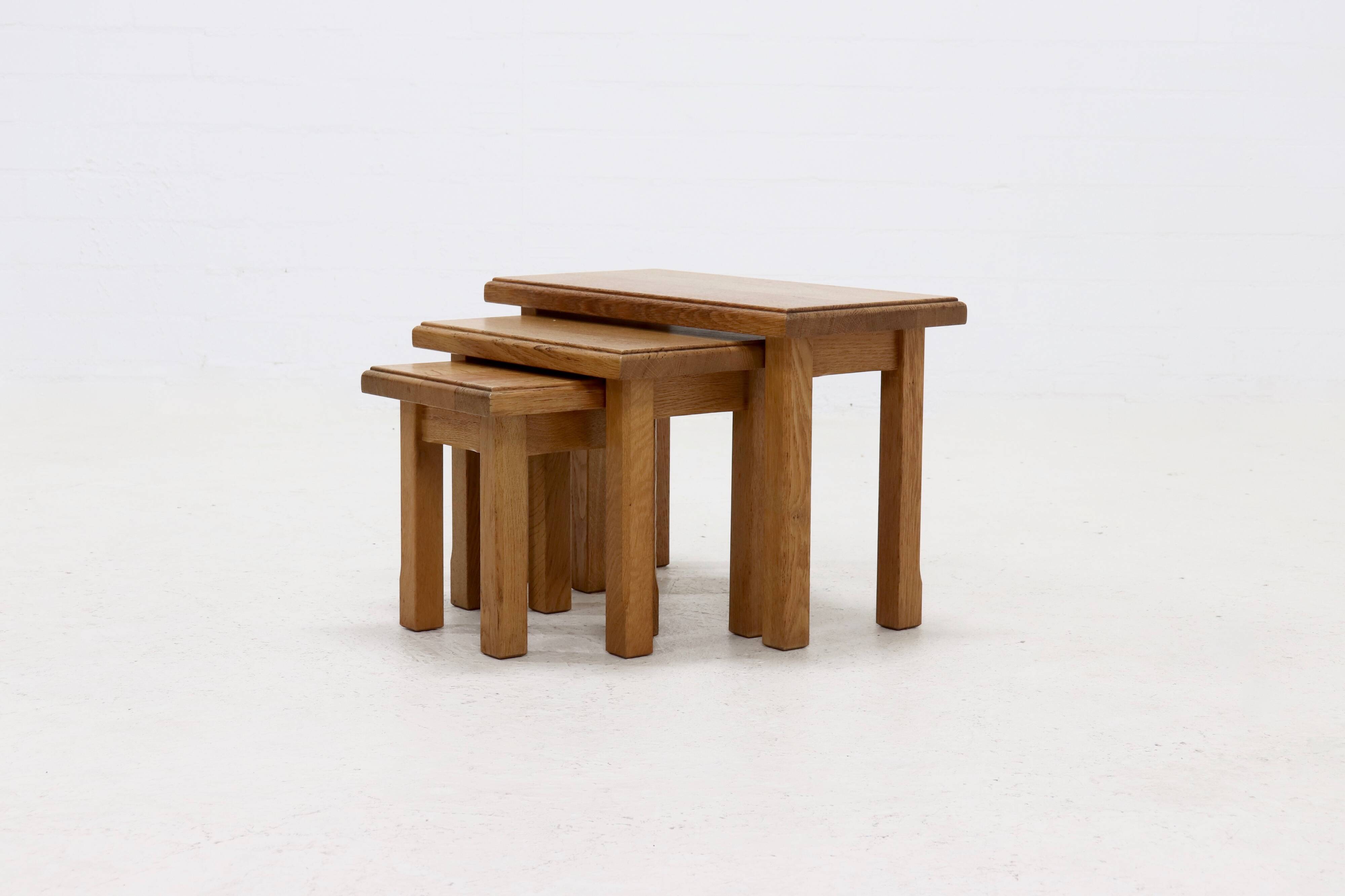Ensemble de 3 tables gigognes en chêne blond de style brutaliste 1960