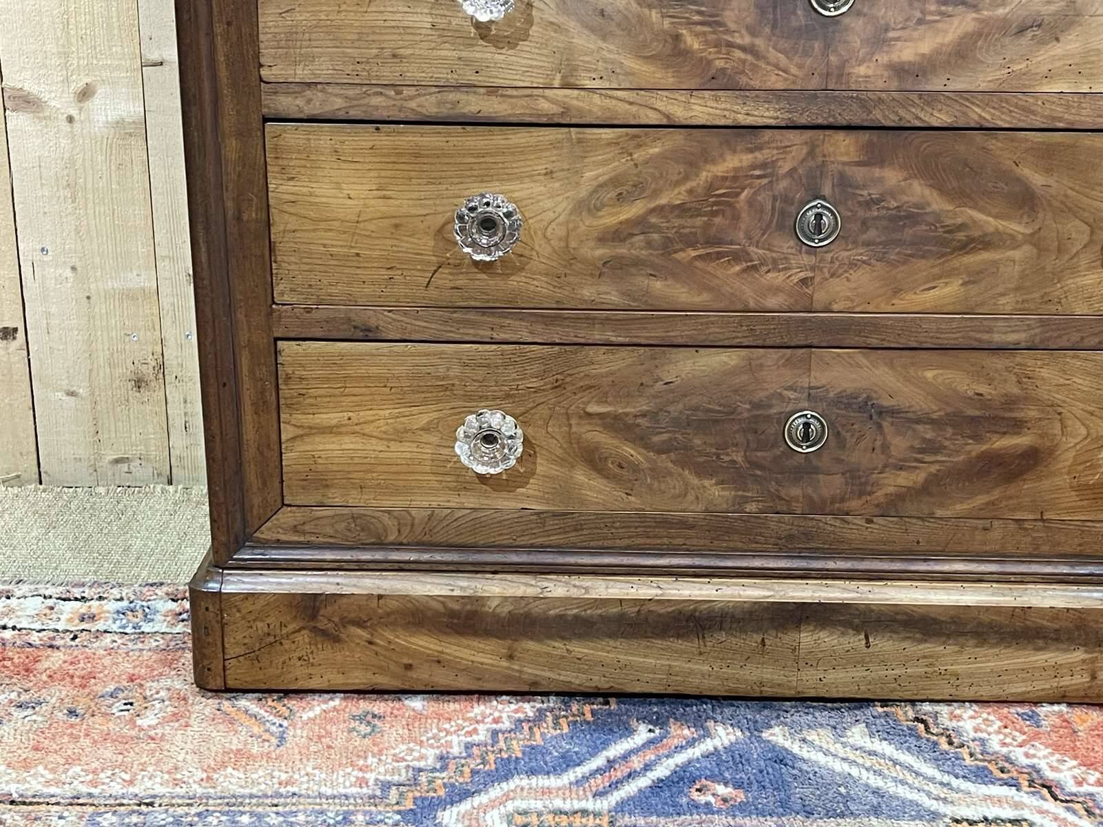 Louis Philippe chest of drawers with 5 drawers from the 19th century in cherry wood with glass knobs
