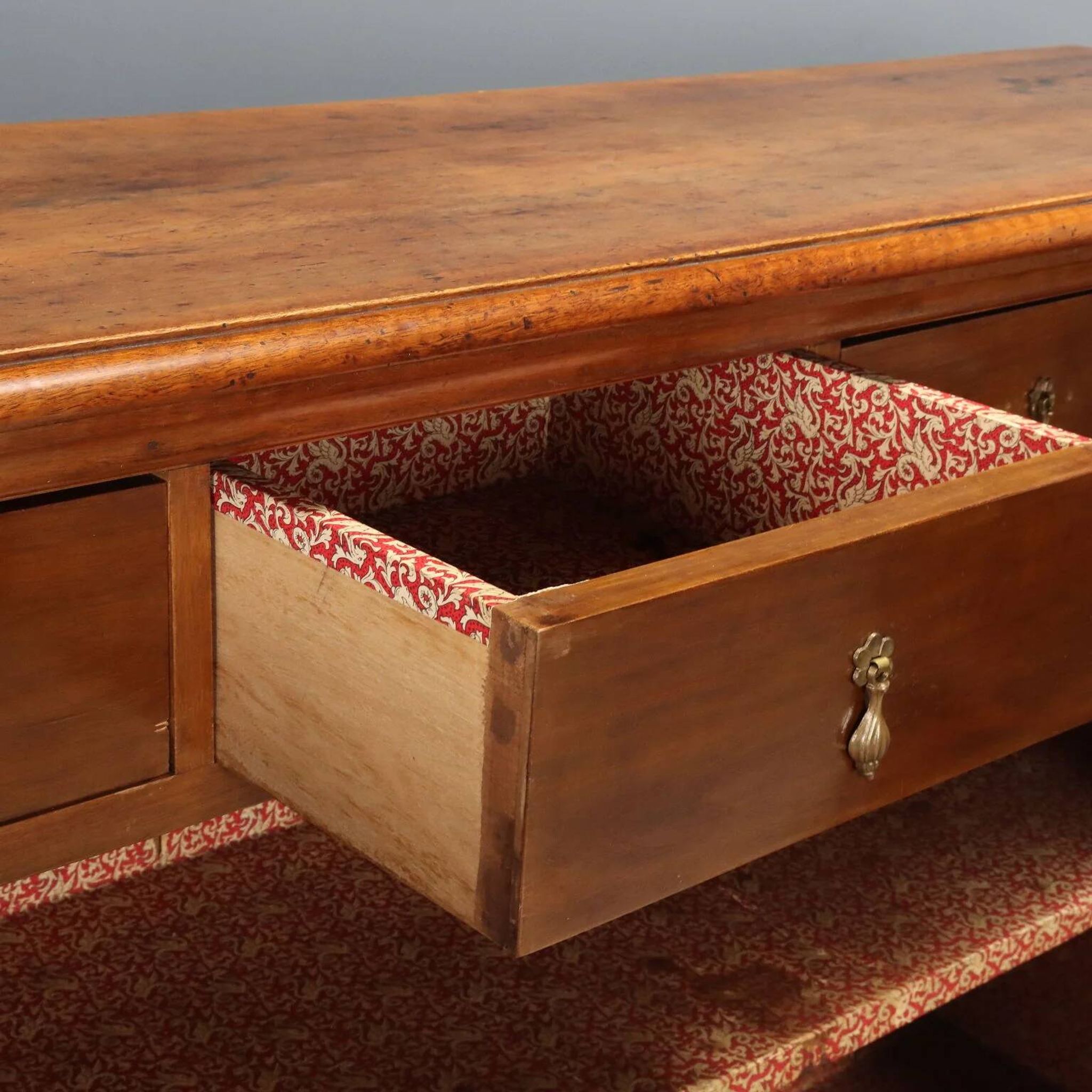 Ancient baroque buffet in walnut, Italy, 18th century