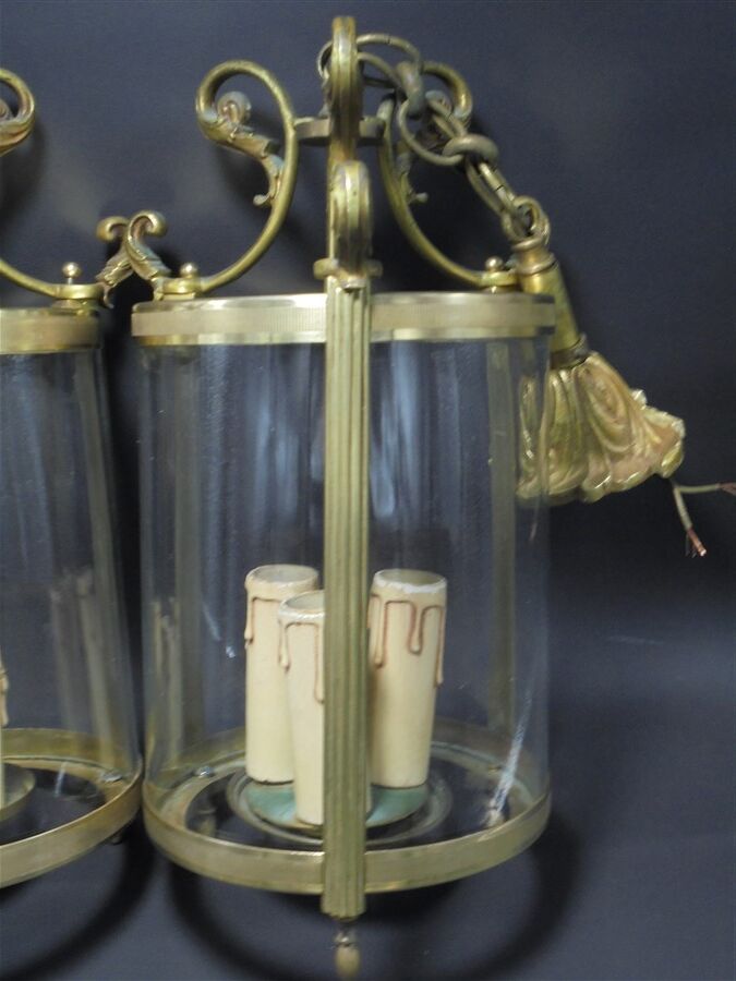 Pair of vestibule suspensions