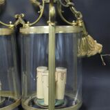 Pair of vestibule suspensions