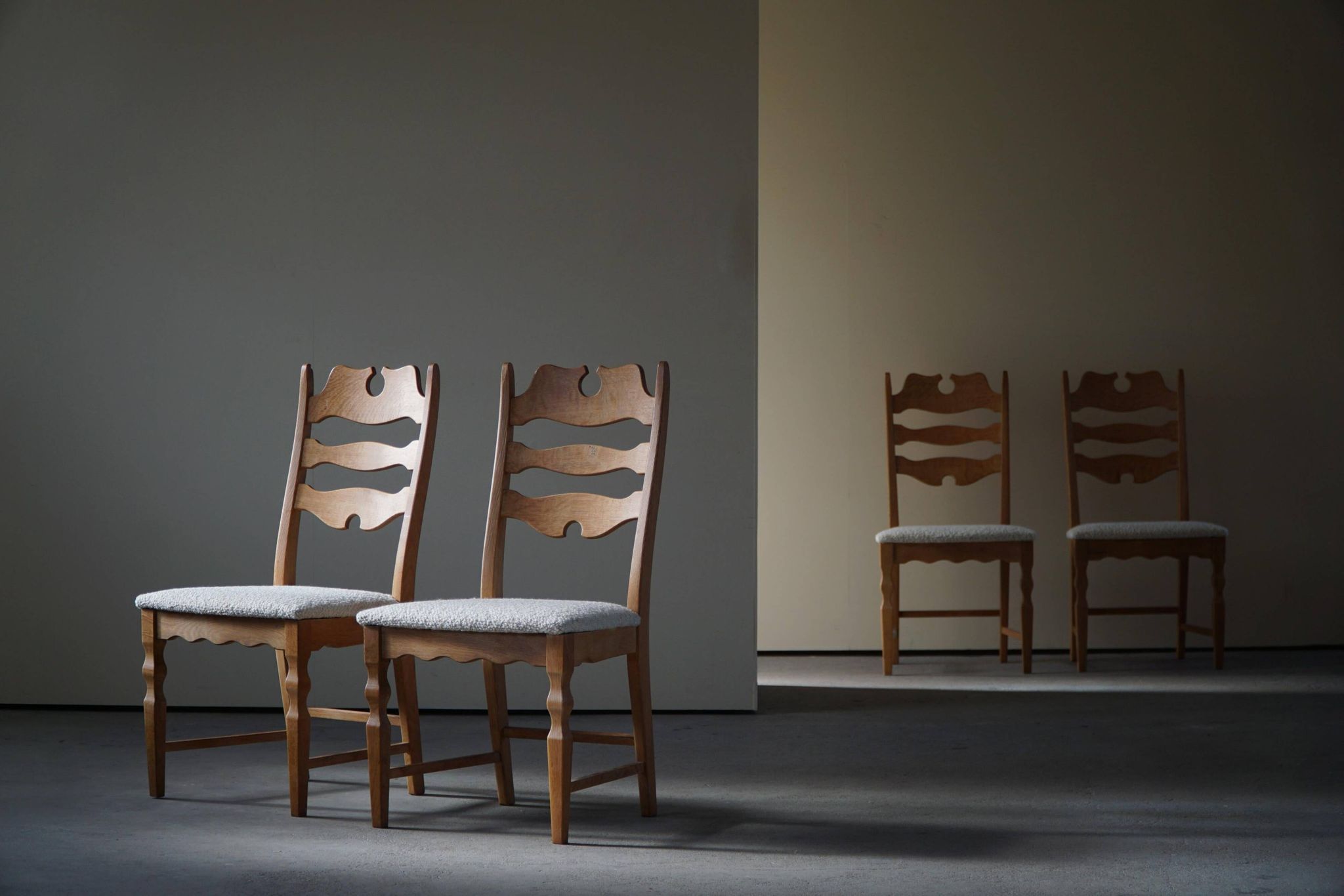 Set of 4 "Razorblade" high back chairs in oak & boucle, Henning Kjærnulf, 1960s