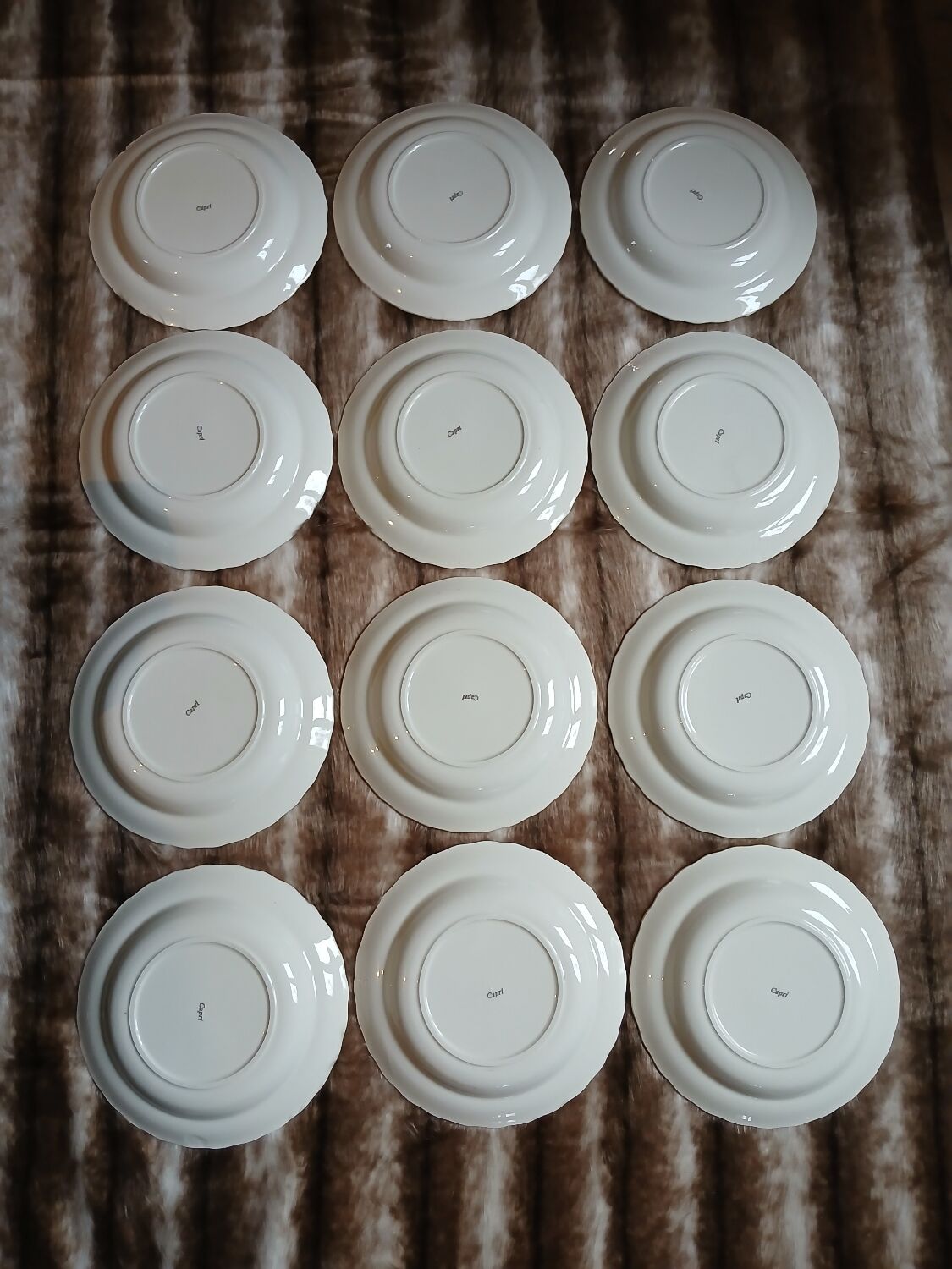 12 assiettes creuses anciennes "Capri "