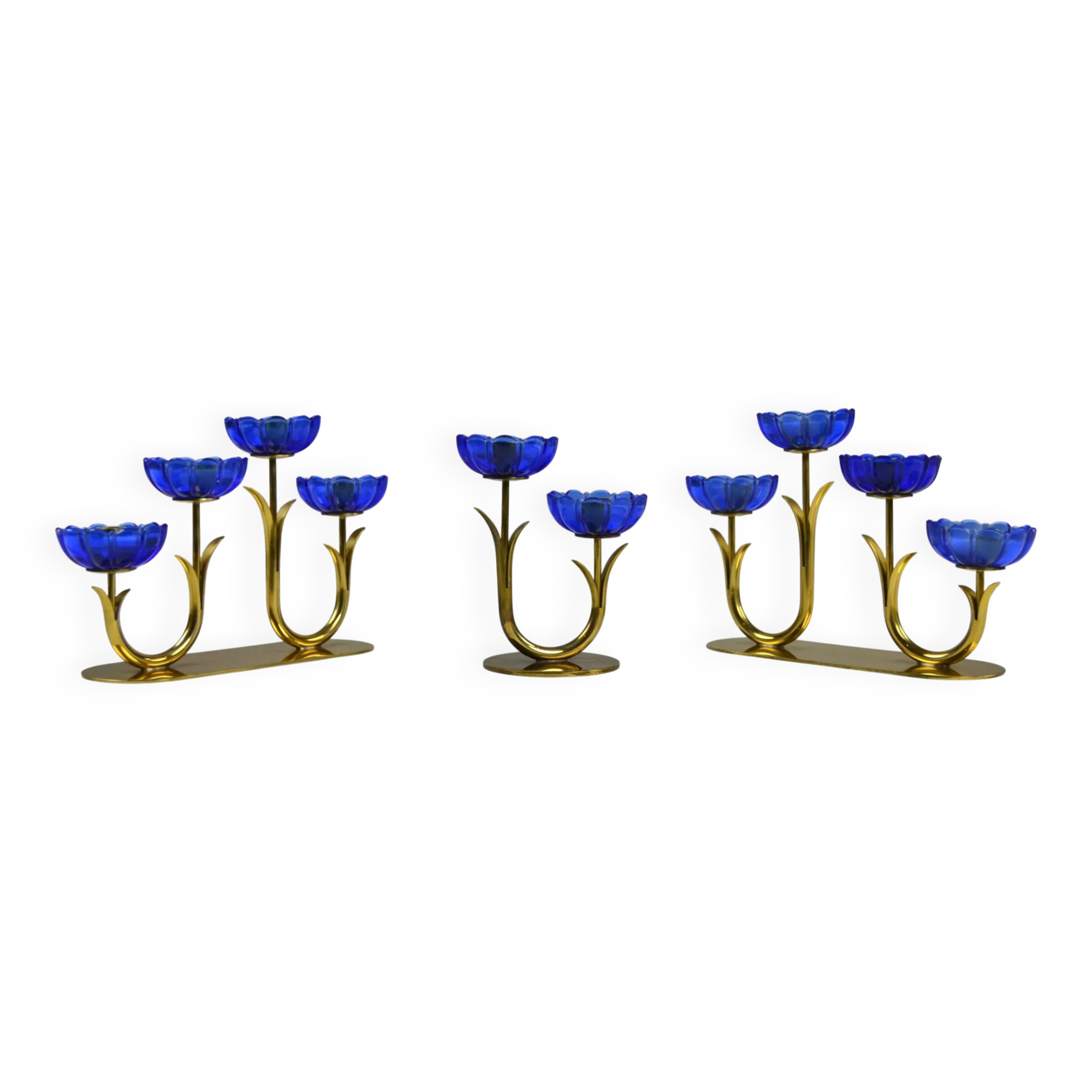 Bougeoirs en laiton massif et en verre artistique bleu cobalt par Gunnar Ander pour Ystad-Metall, Suède, années 1950.