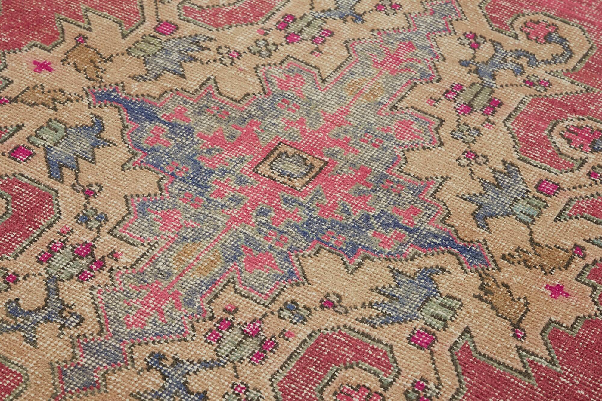 Tapis vintage anatolien turc 140 cm x 236 cm