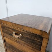 Tables de chevet en noyer Art Déco avec porte et tiroir