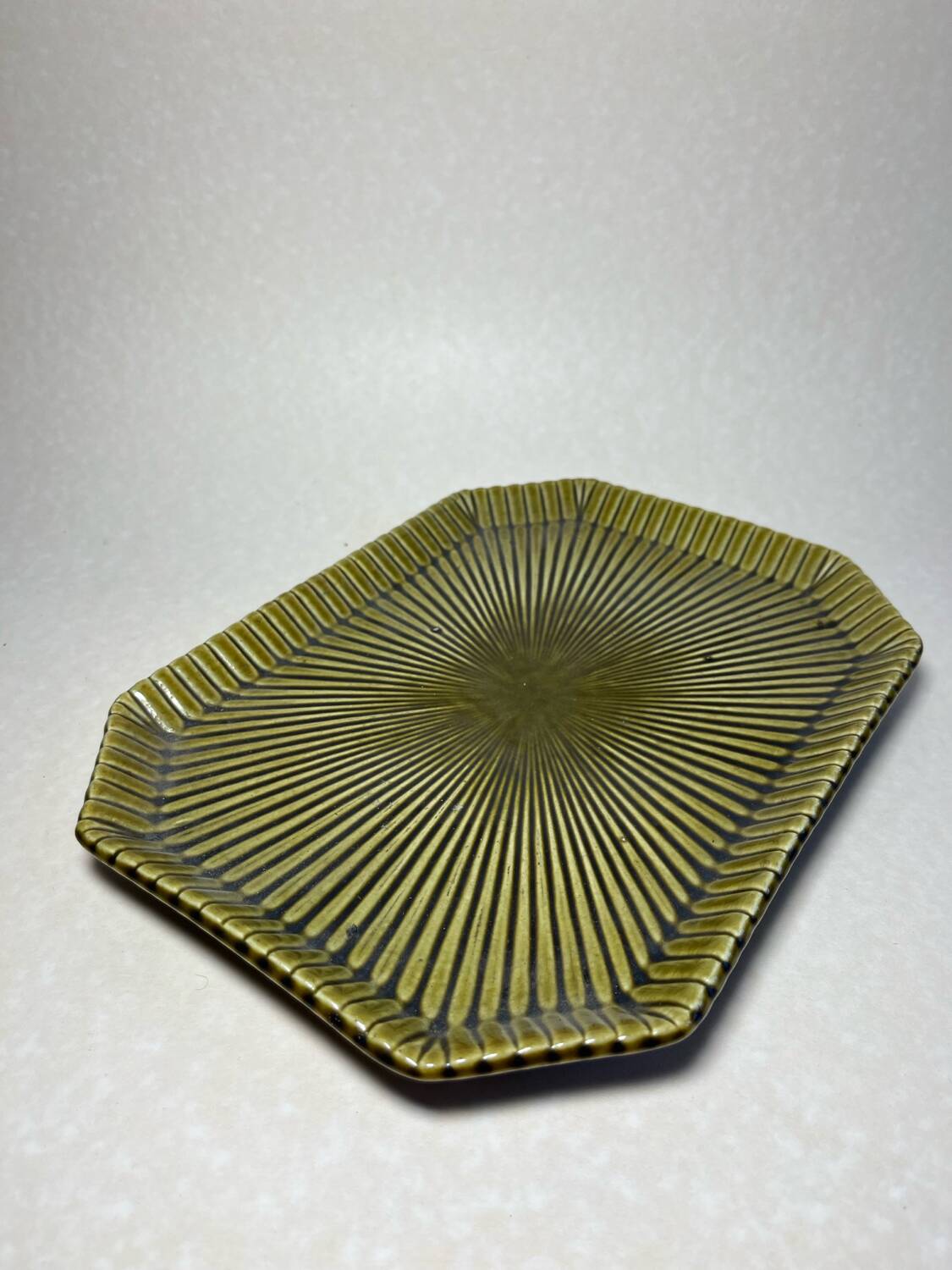 Ceramic tableware