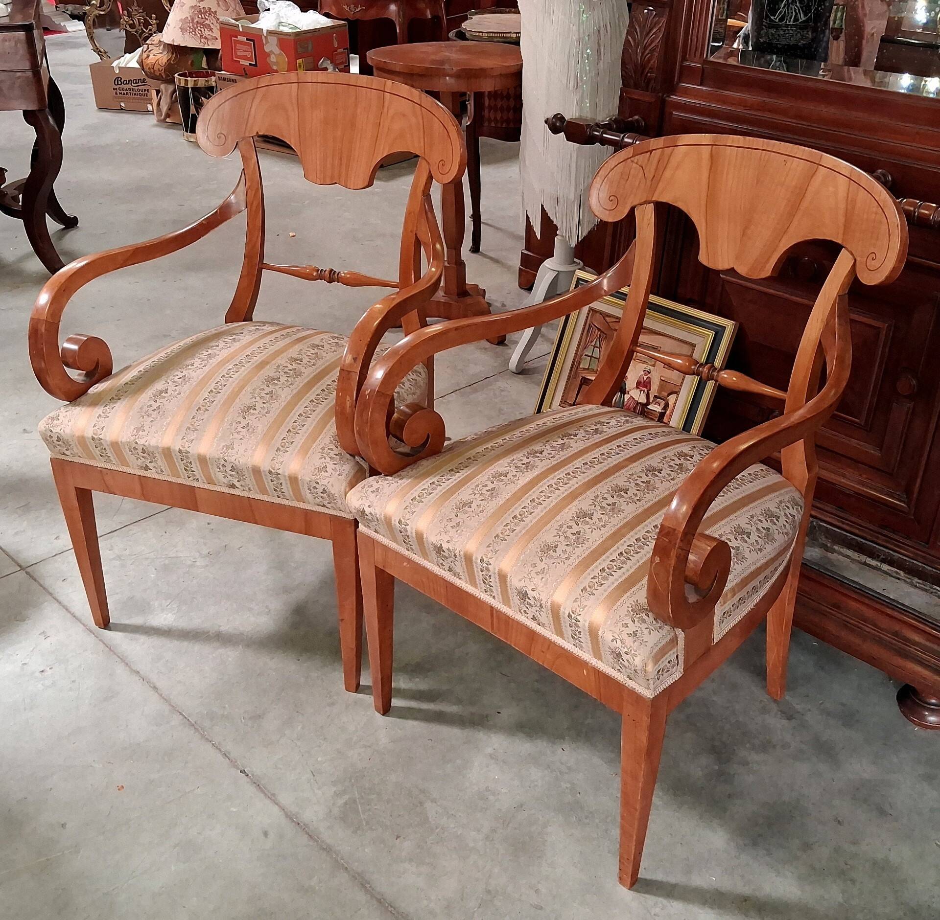 Pair of Biedermeier armchairs in light wood – 19th century