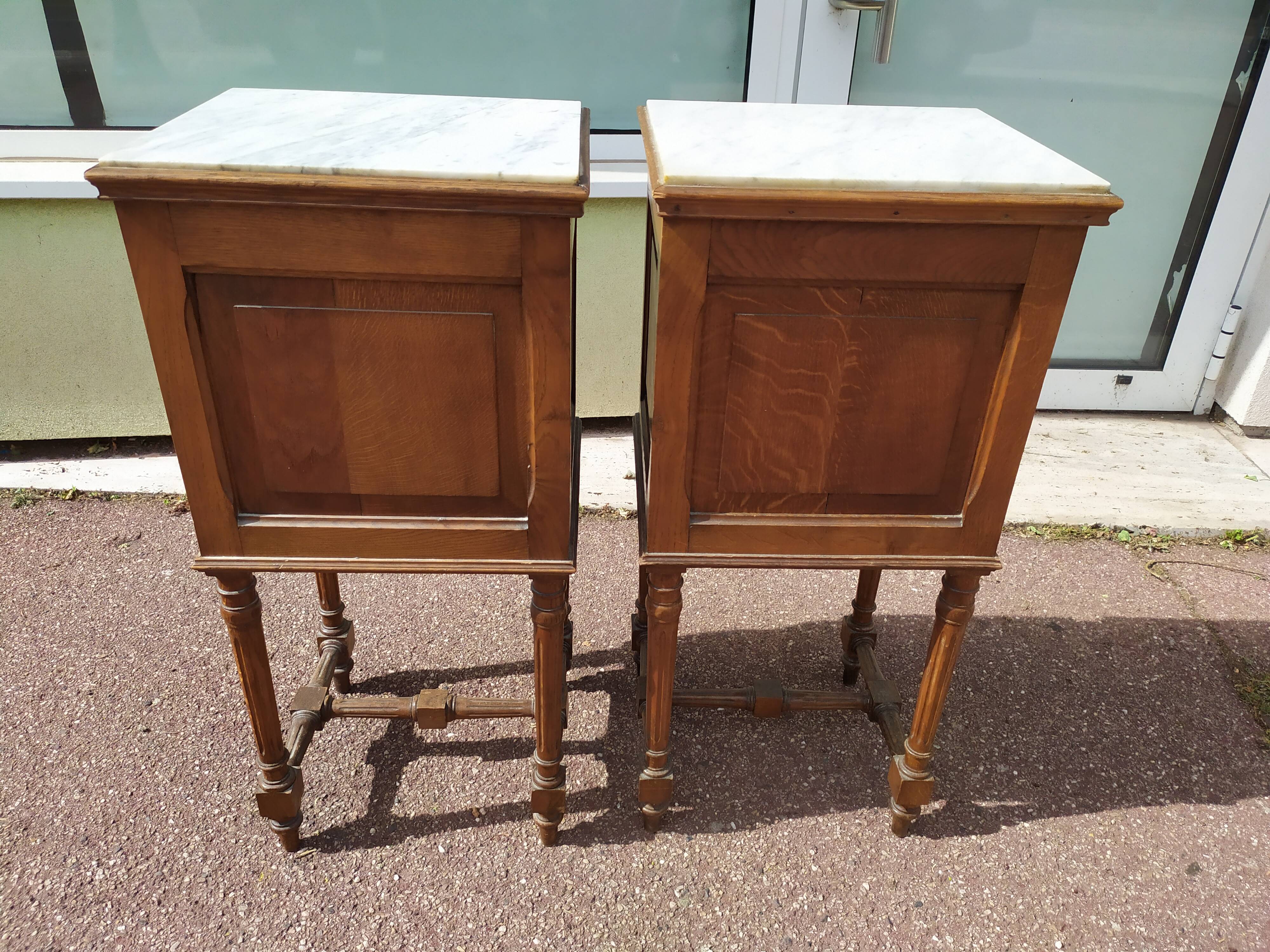 Lot de 2 table de chevet bois sculpté marbre blanc