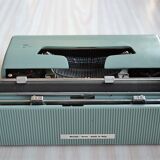 Typewriter portable olivetti lettera 32