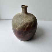 Vase boule en céramique signé Anthony Pitot