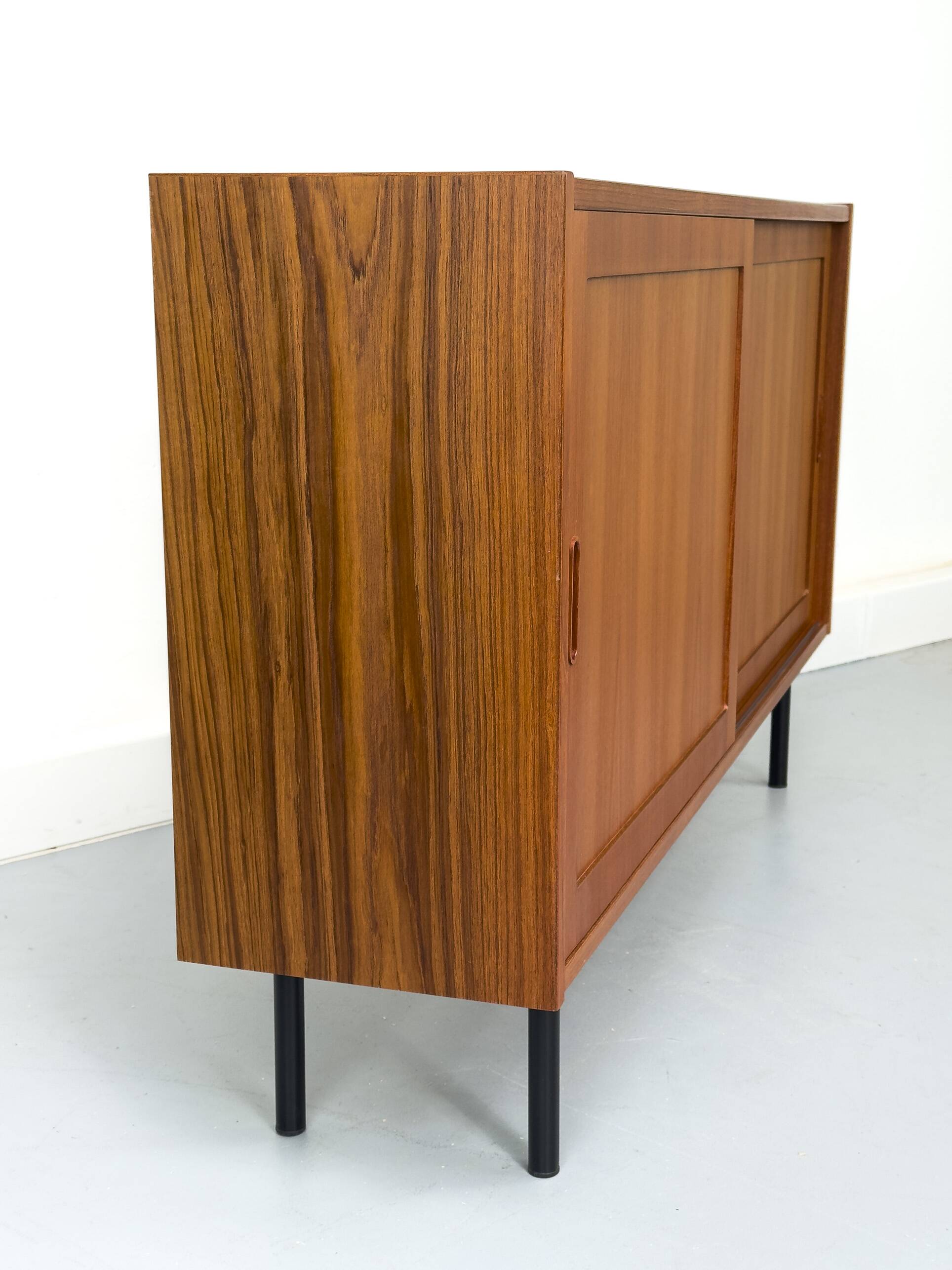 Buffet danois en teck par Carlo Jensen pour Hundevad & Co., années 1960